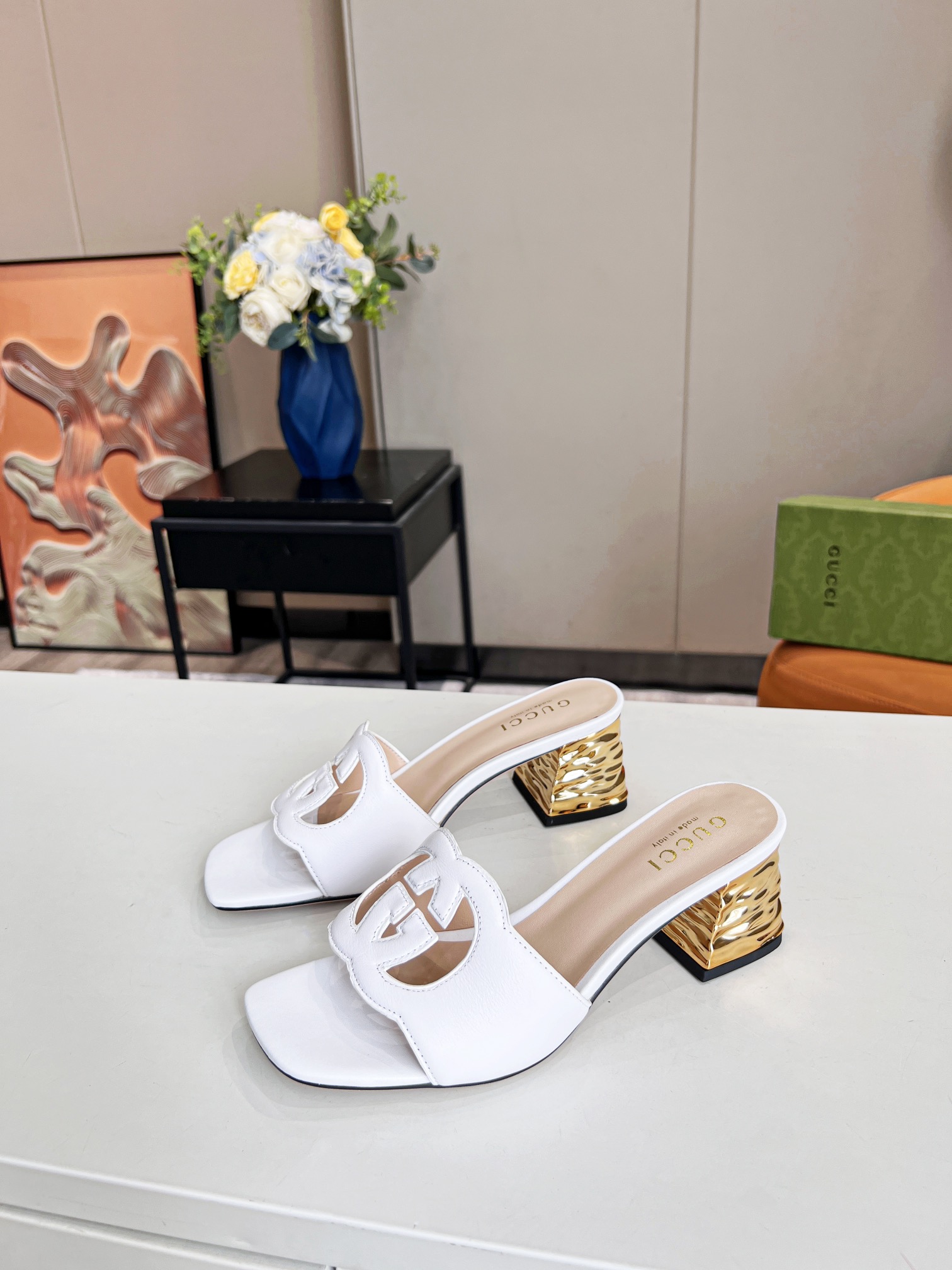 G*u*i interlocking g cut-out heeled slide sandal white 694451