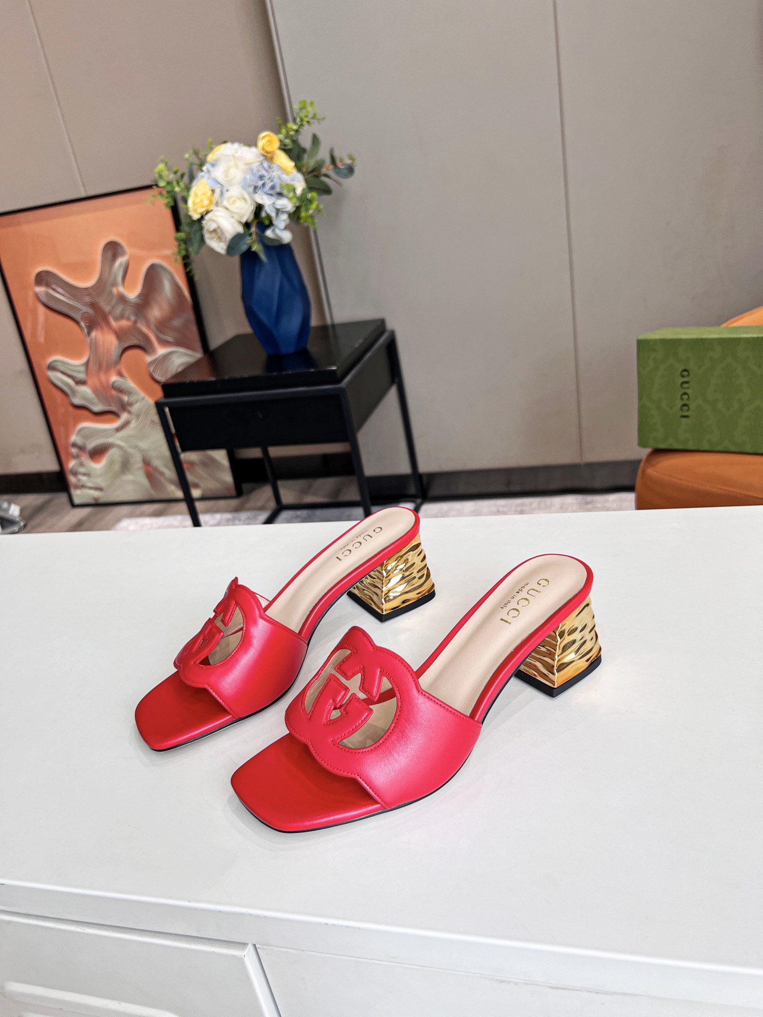 G*u*i interlocking g cut-out heeled slide sandal red 694451