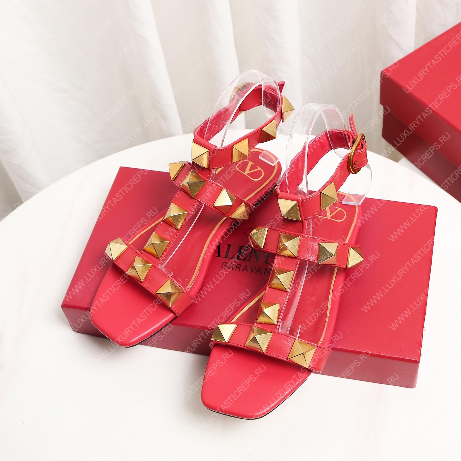 VALENTINO ROMAN STUD FLAT CALFSKIN SANDAL ROSSO VALENTINO WW2S0BU8ZWM