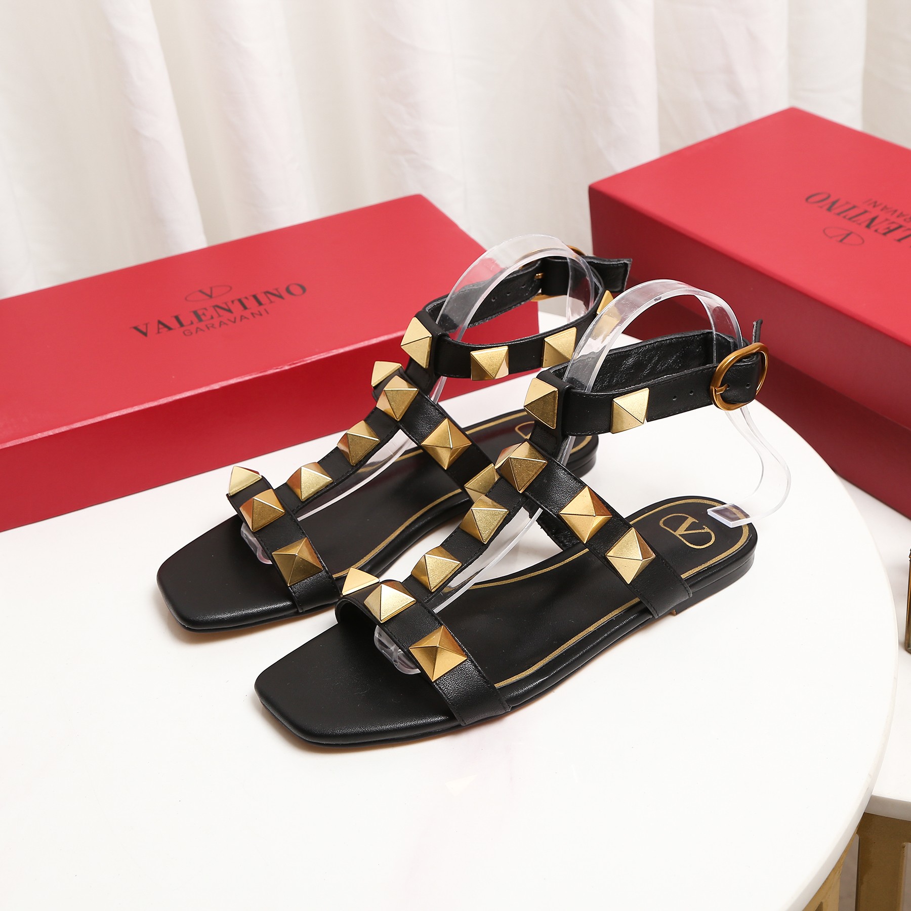 VALENTINO ROMAN STUD FLAT CALFSKIN SANDAL BLACK 1W2S0BU8ZWM