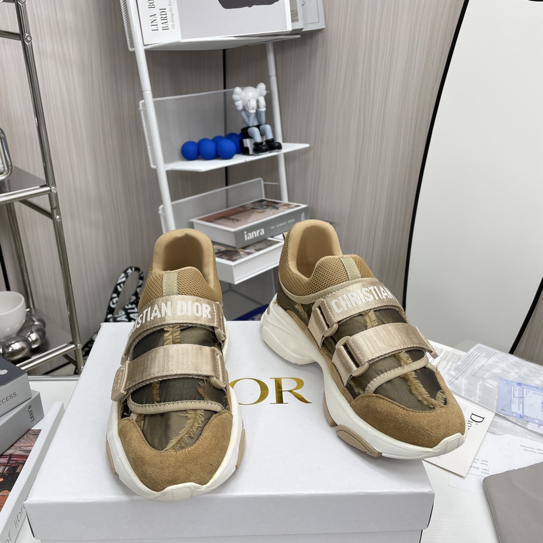 ch**an D*or d-wander sneakers cypress beige kck299ctd