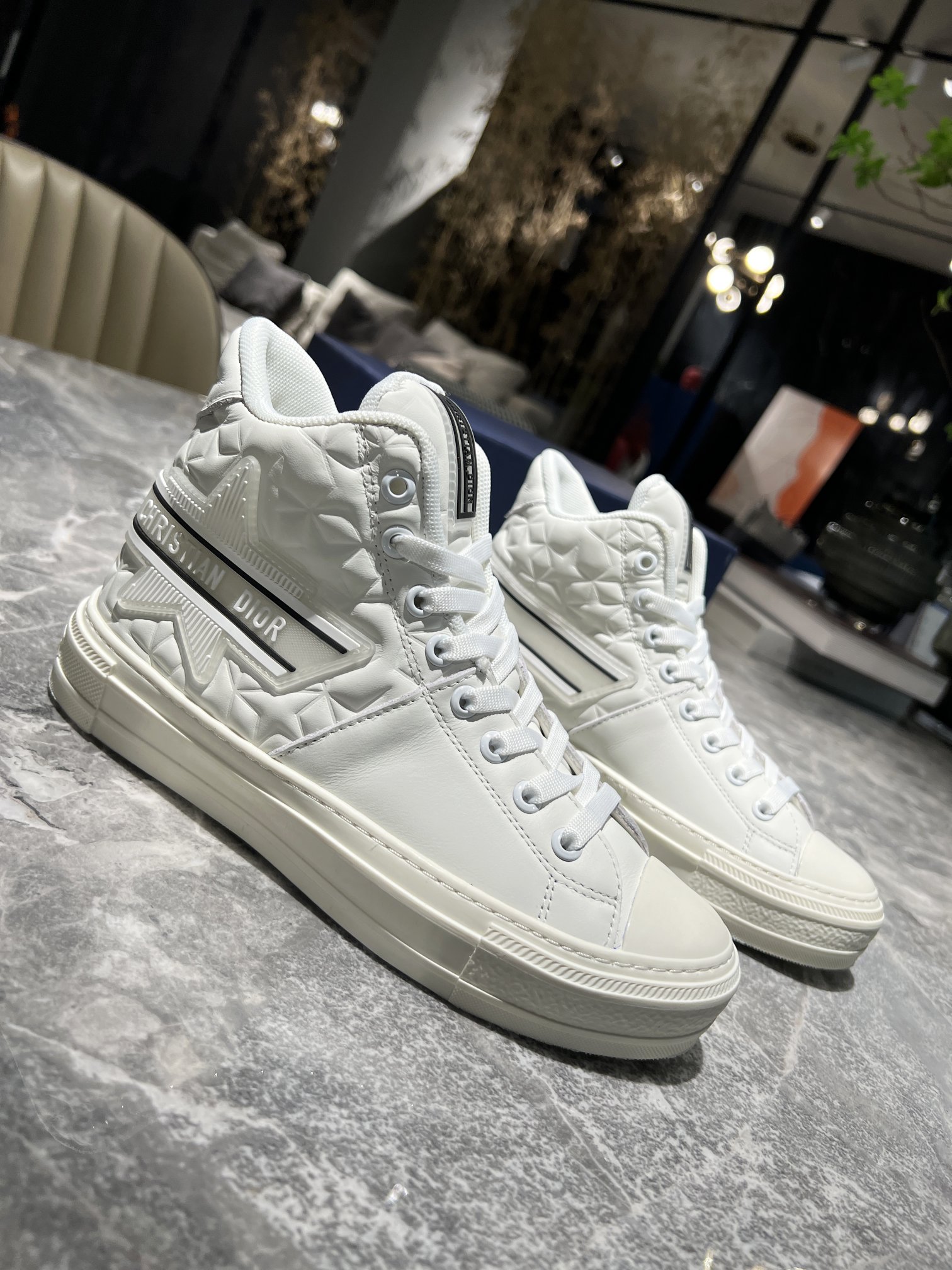 ch**an D*or walk’n sneakers black/white kck330fcc