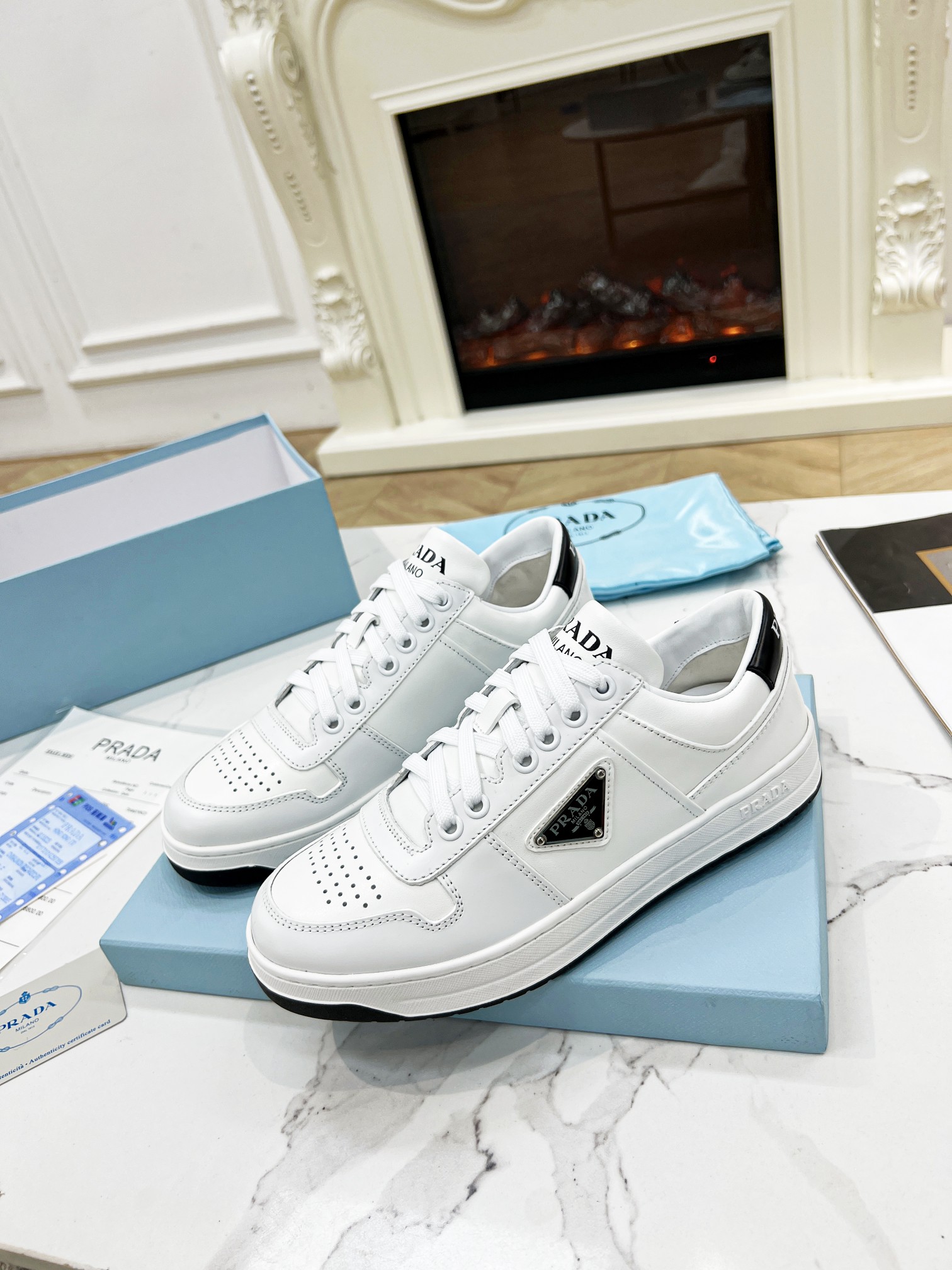 Pra*a downtown leather sneakers white/black 2ee364