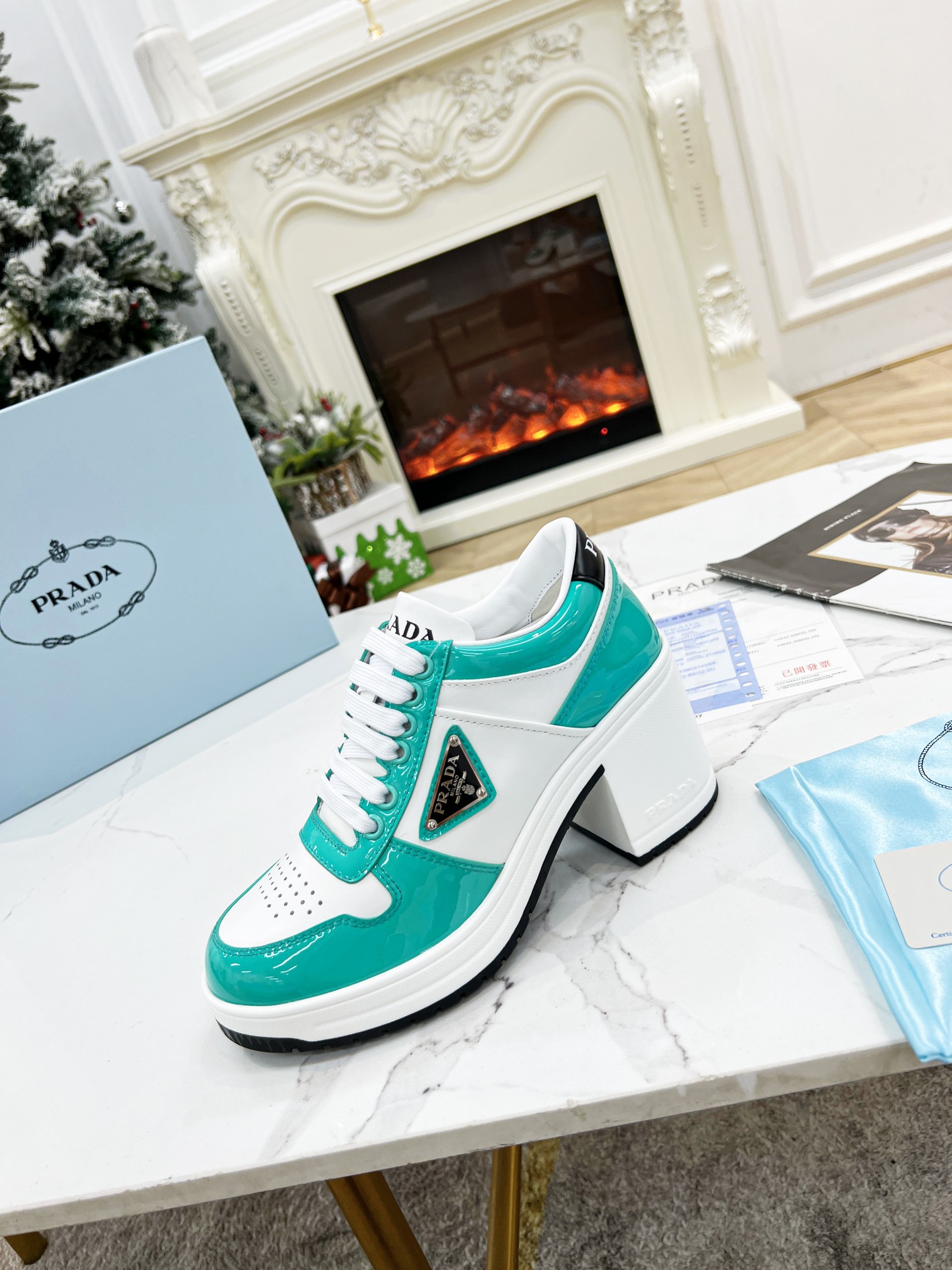 Pra*a downtown high-heeled leather sneakers white/pavone 1e792m