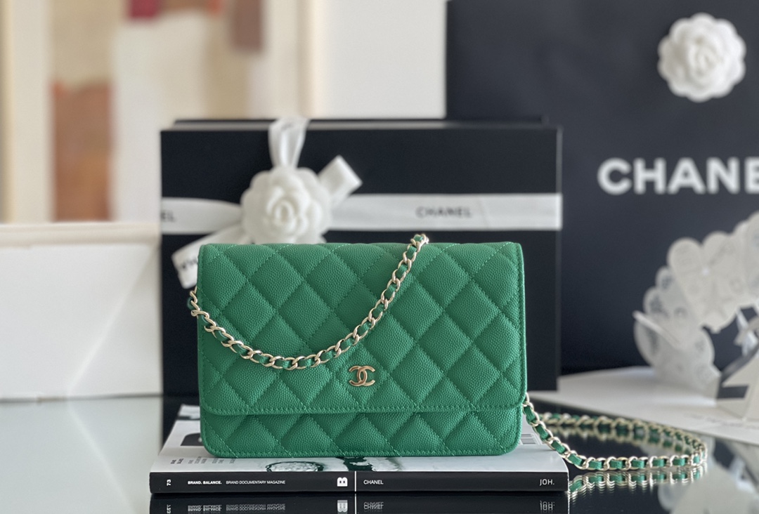 Ch*el classic wallet on chain green ap0250