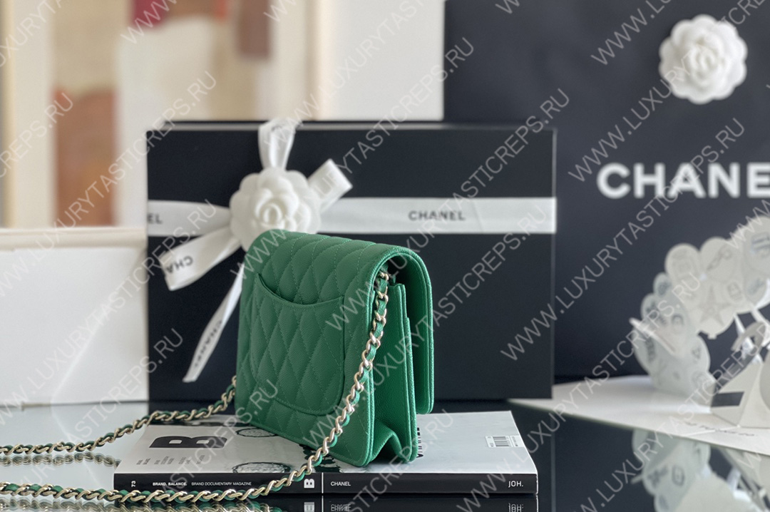 Ch*el classic wallet on chain green ap0250