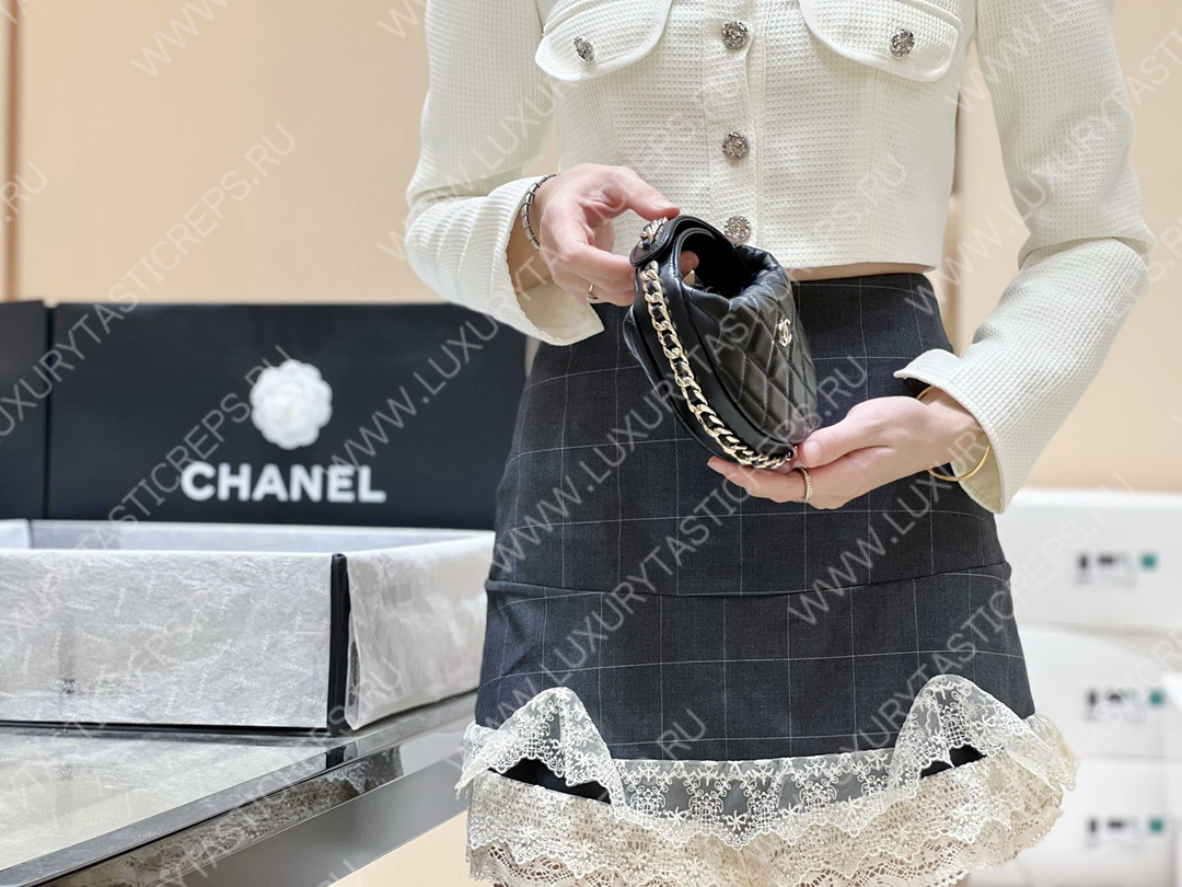 Ch*el pouch black ap3095