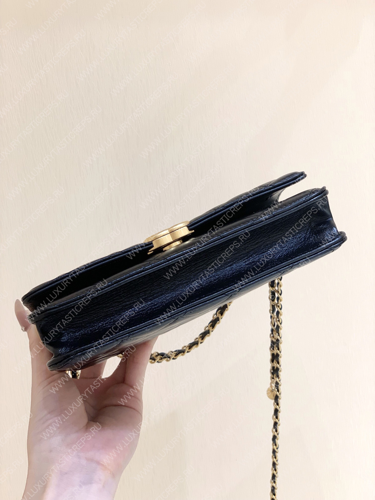 Ch*el wallet on chain black ap2649