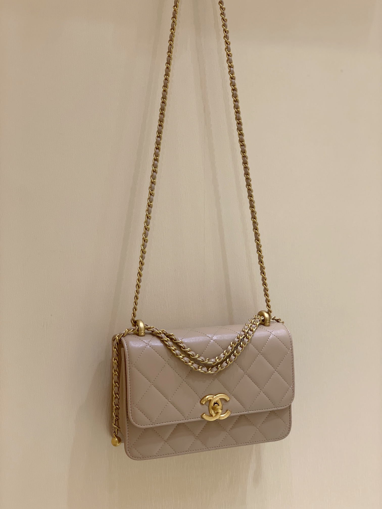 Ch*el wallet on chain beige ap2649
