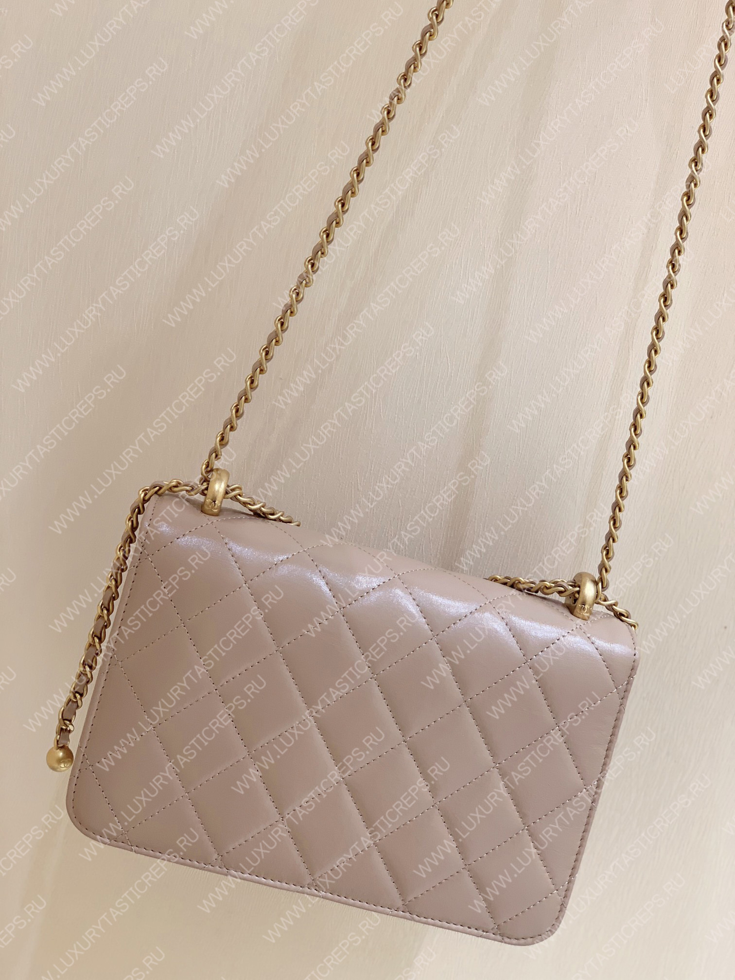 Ch*el wallet on chain beige ap2649