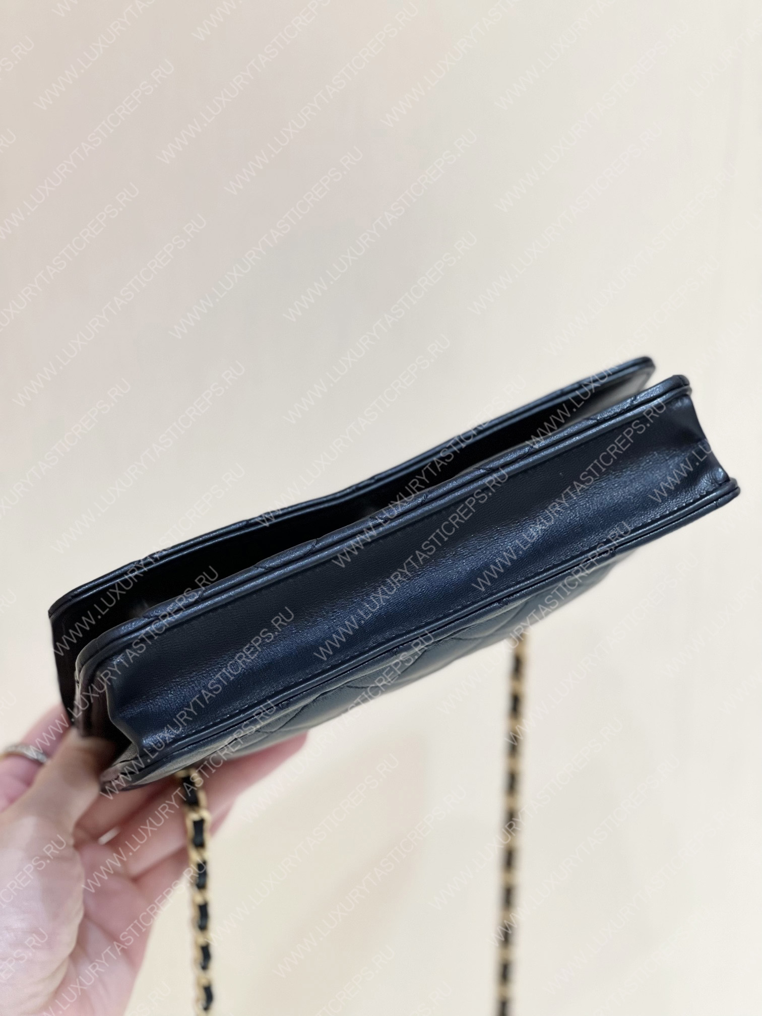 Ch*el wallet on chain black ap3009