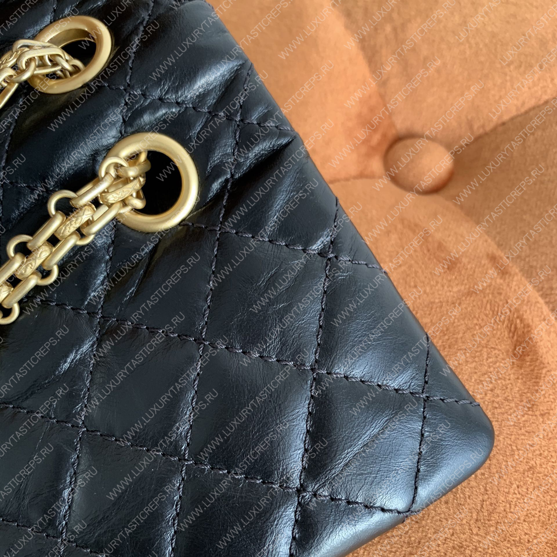 Ch*el 2.55 reissue handbag black gold chain a37586