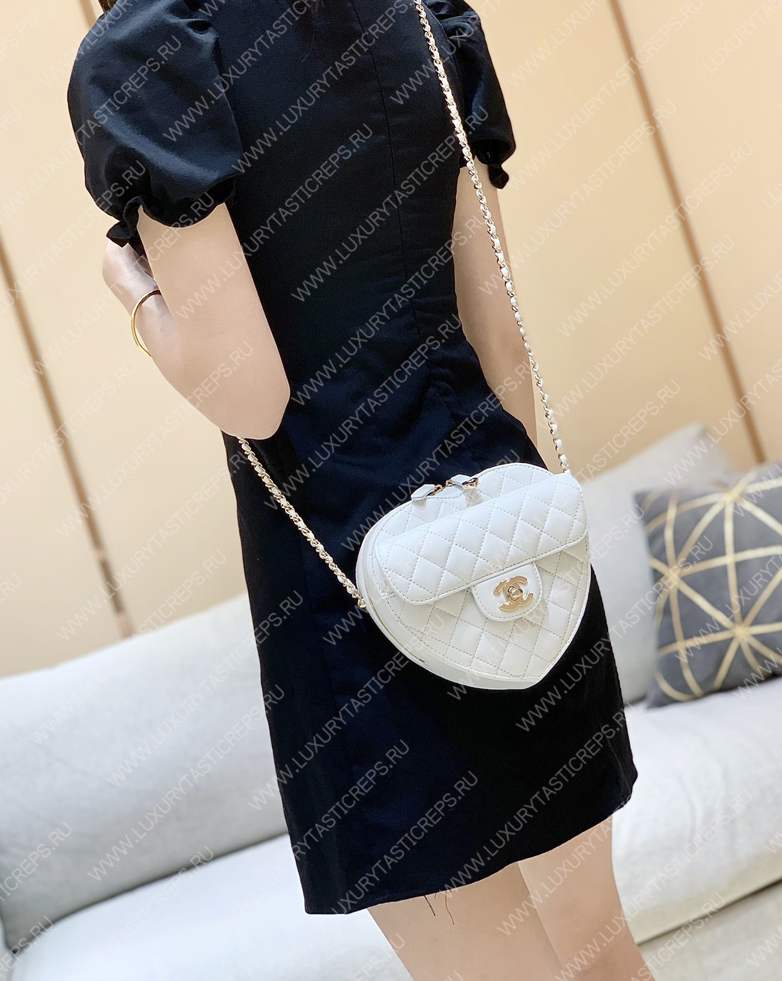 Ch*el cc heart clutch 22s white as3191