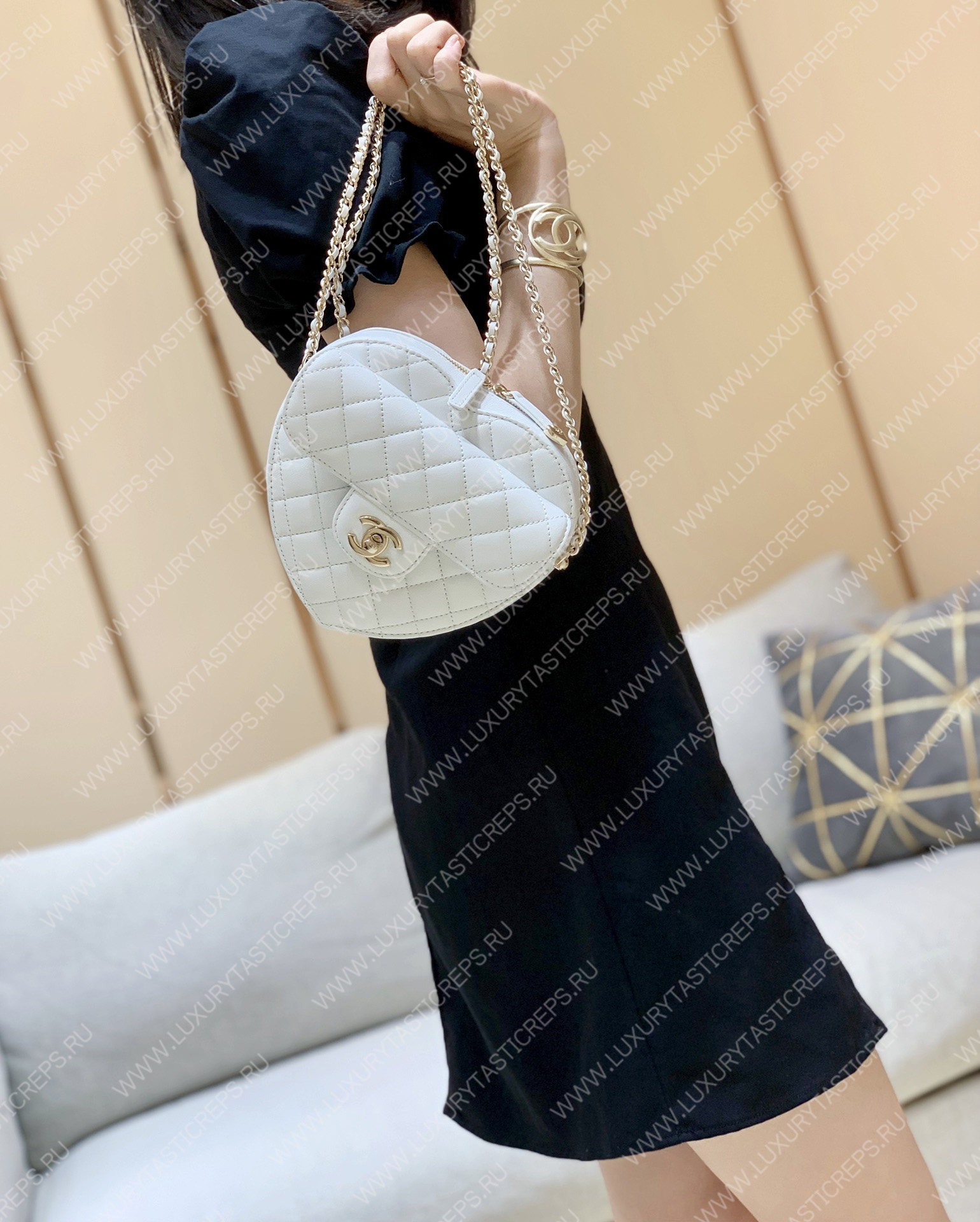 Ch*el cc heart clutch 22s white as3191