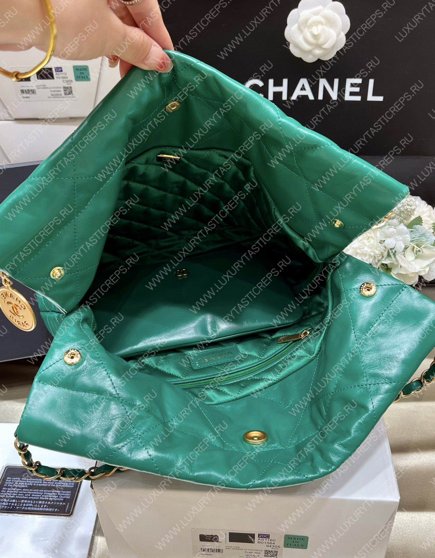 Ch*el 22 handbag green as3260
