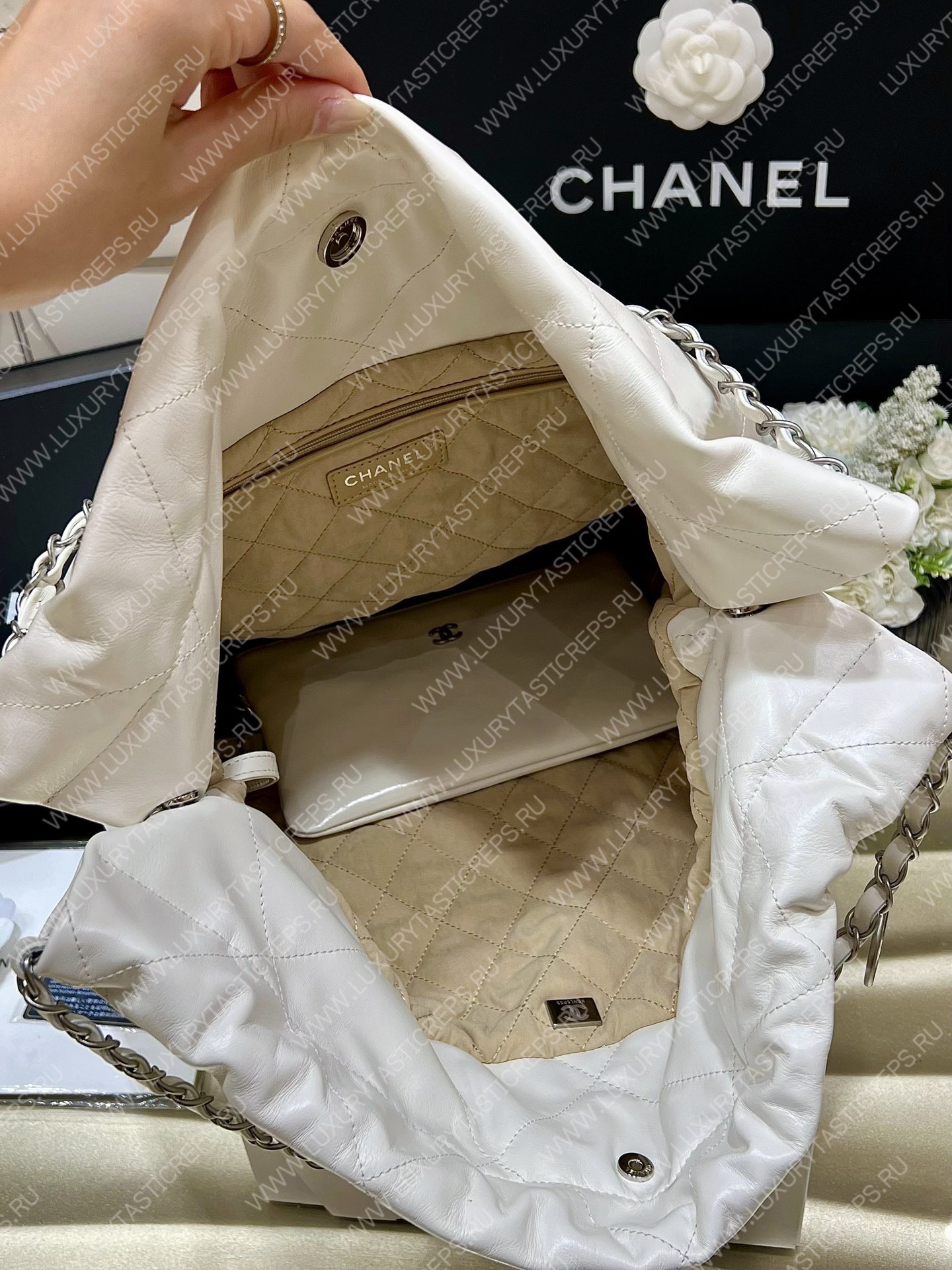 Ch*el 22 large handbag white as3262