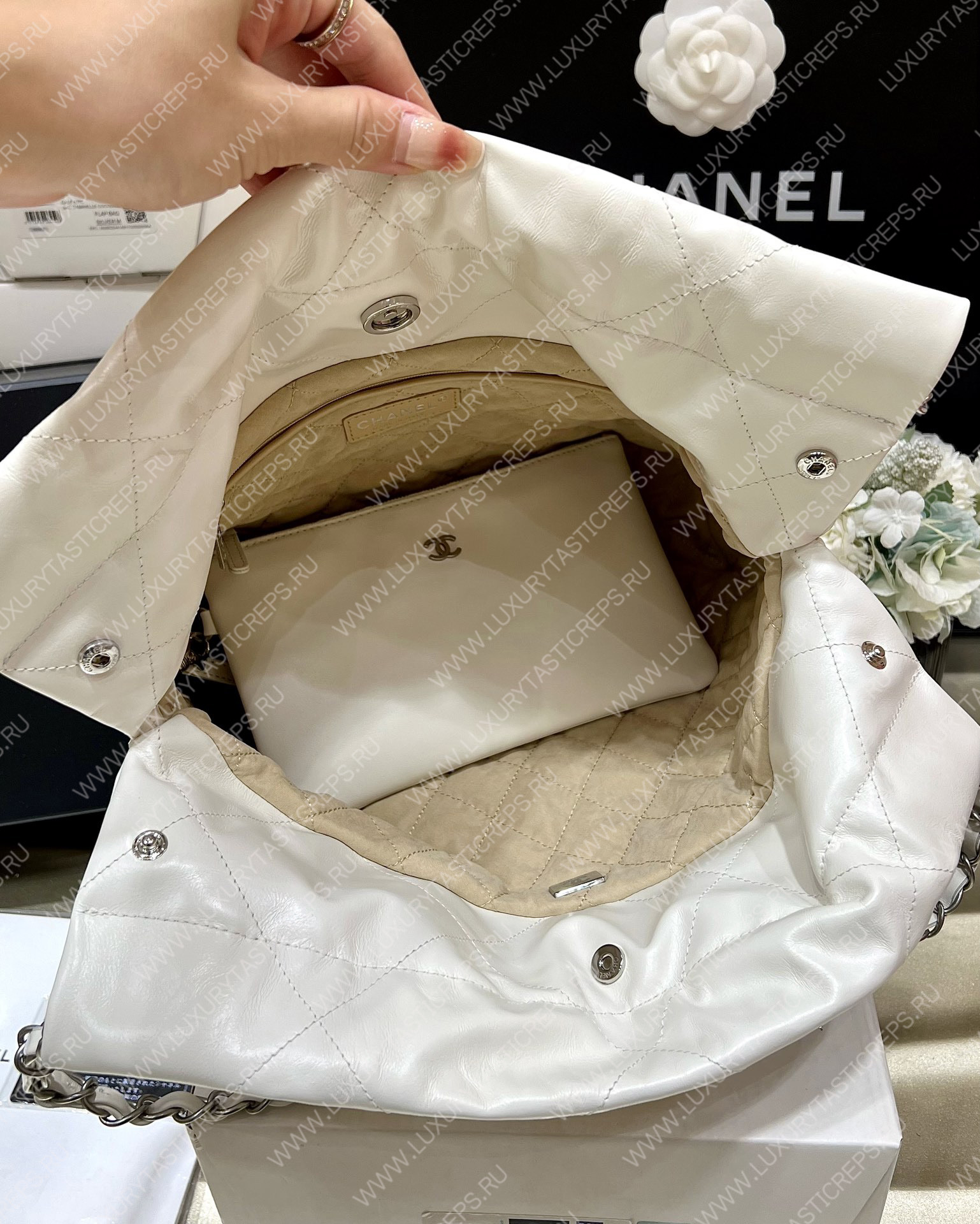Ch*el 22 handbag white as3260