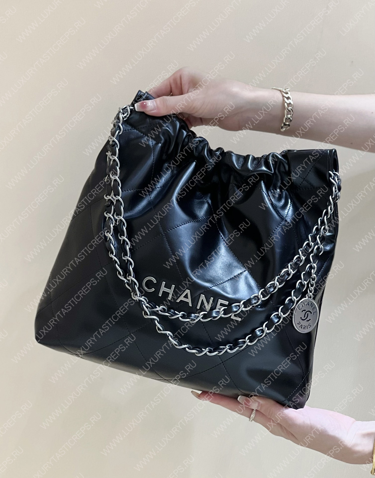 Ch*el 22 handbag black as3260