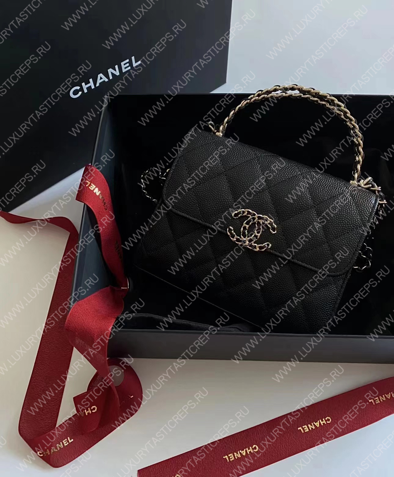 Ch*el 19 handbag with chain and top handle black ap3237