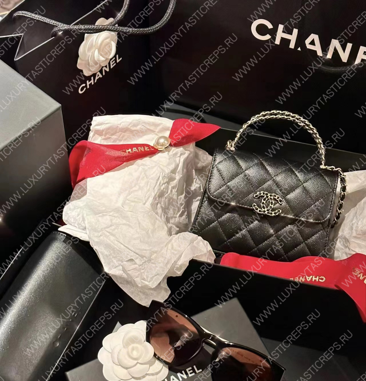 Ch*el 19 handbag with chain and top handle black ap3237