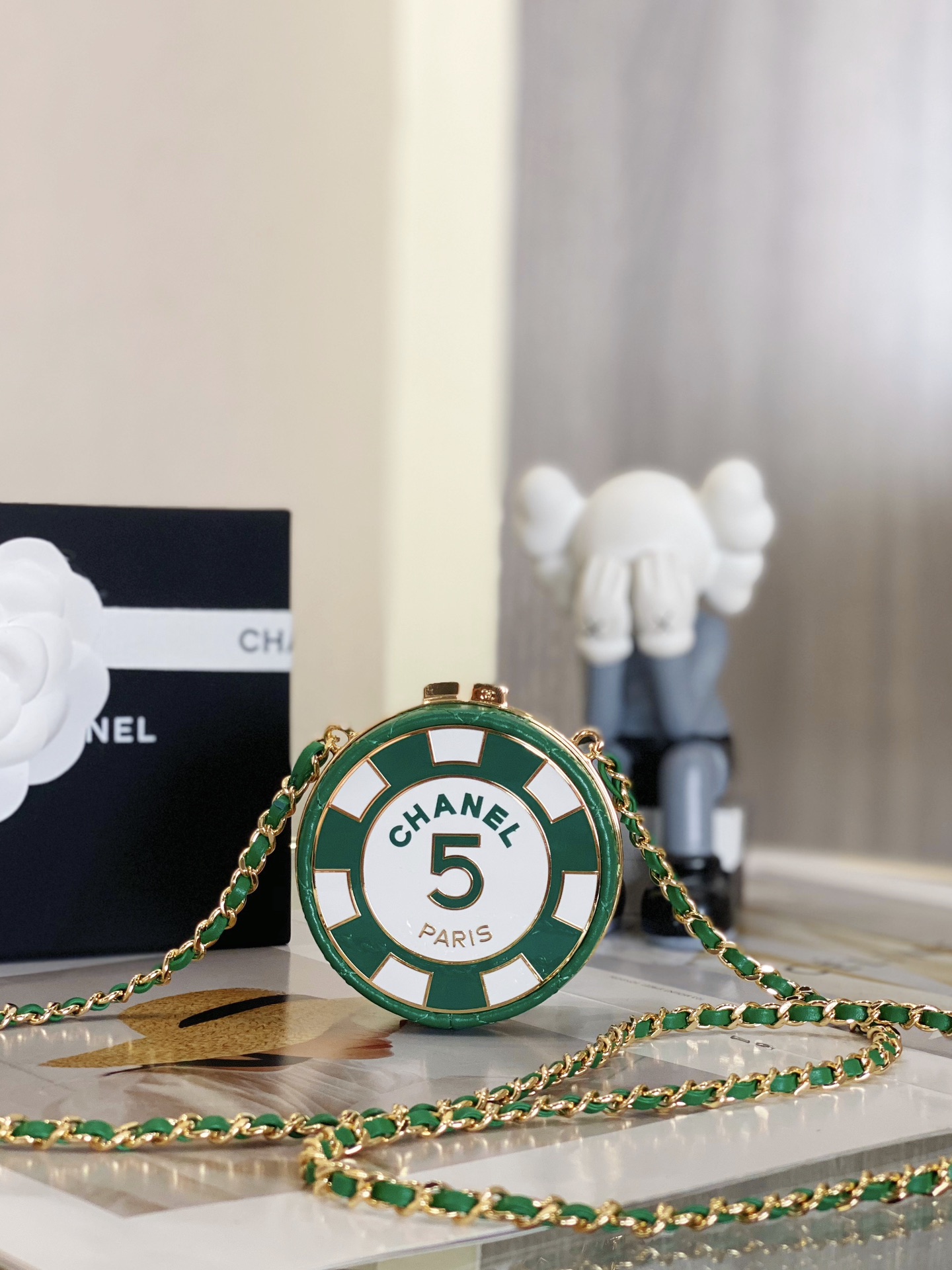 Ch*el clutch with chain green & white ap3074