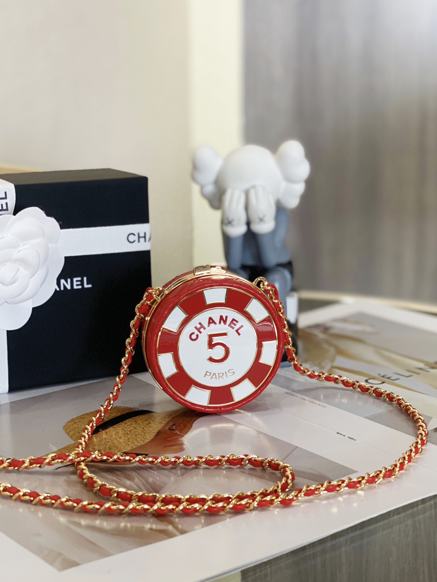 Ch*el clutch with chain red & white ap3074