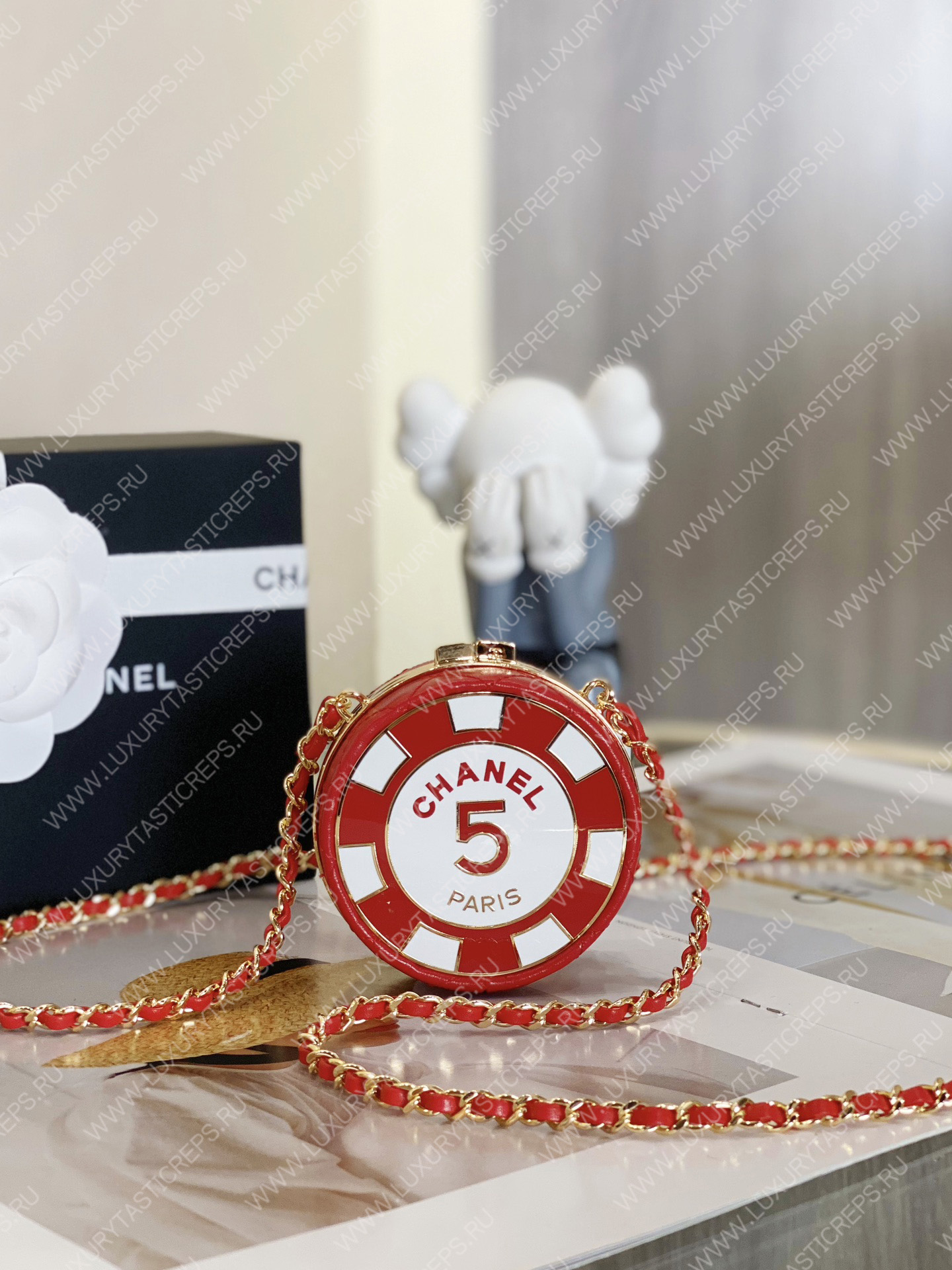 Ch*el clutch with chain red & white ap3074