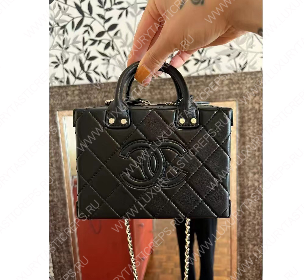 Ch*el small vanity case black as3345