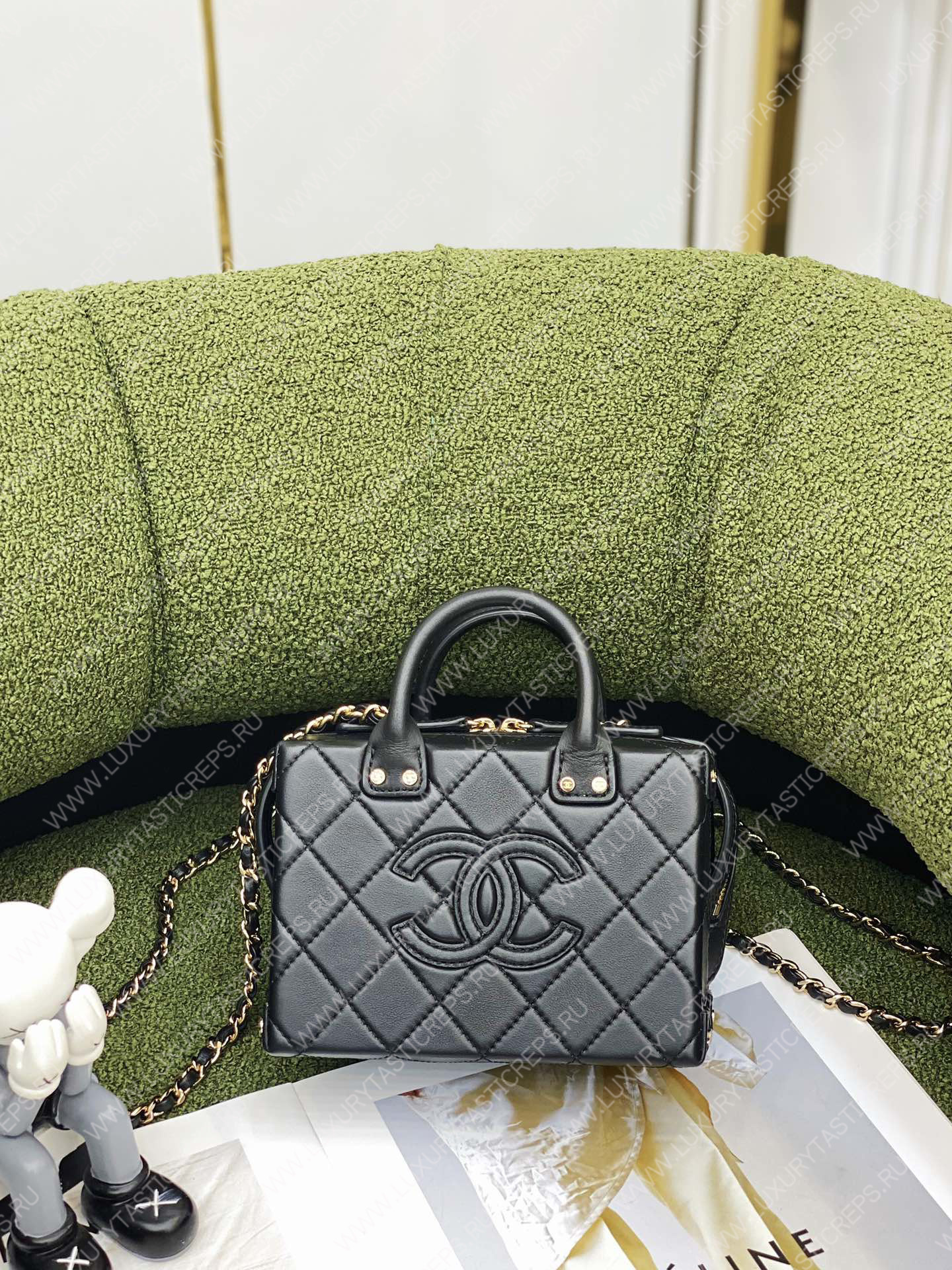 Ch*el small vanity case black as3345