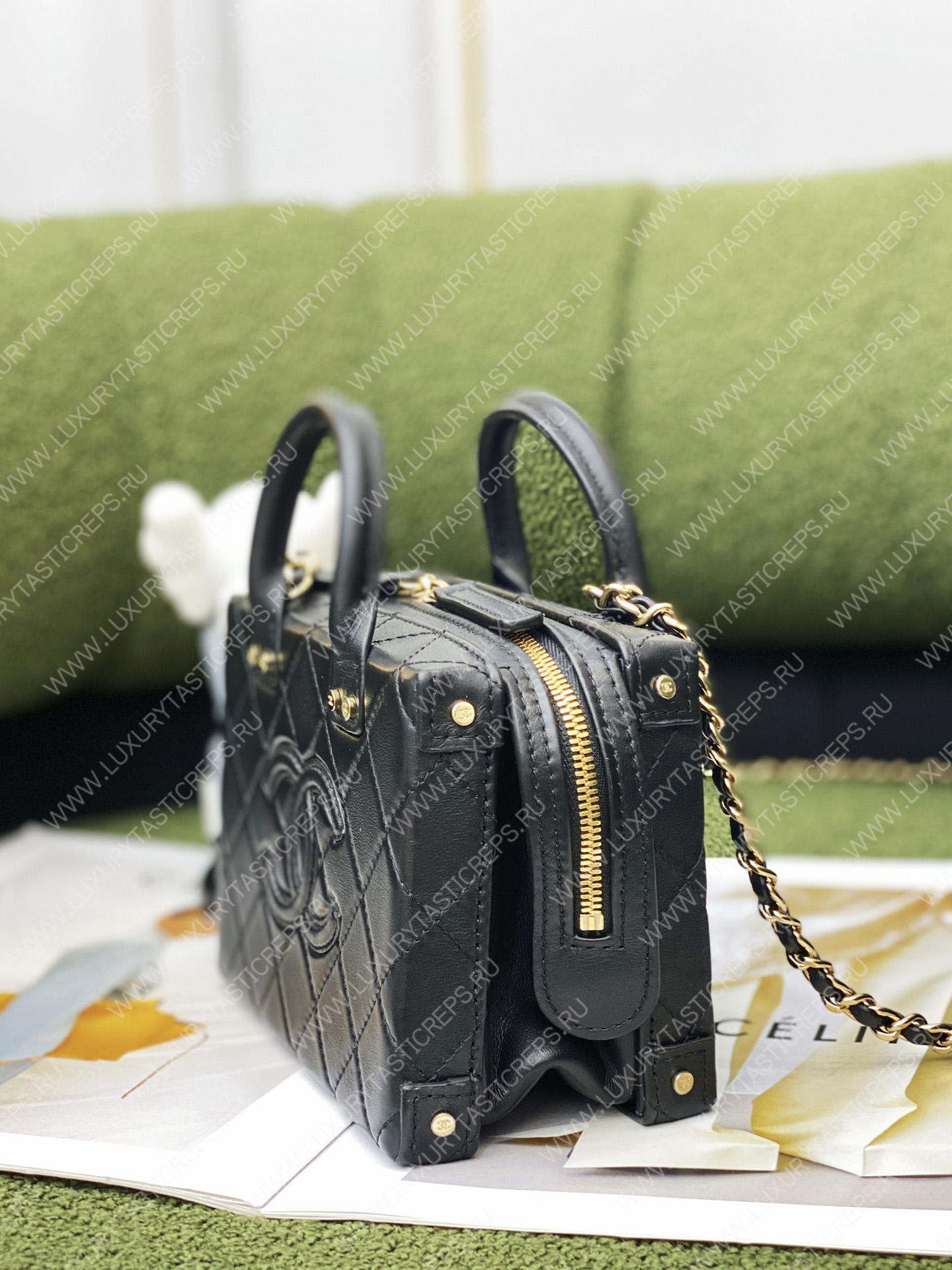 Ch*el small vanity case black as3345