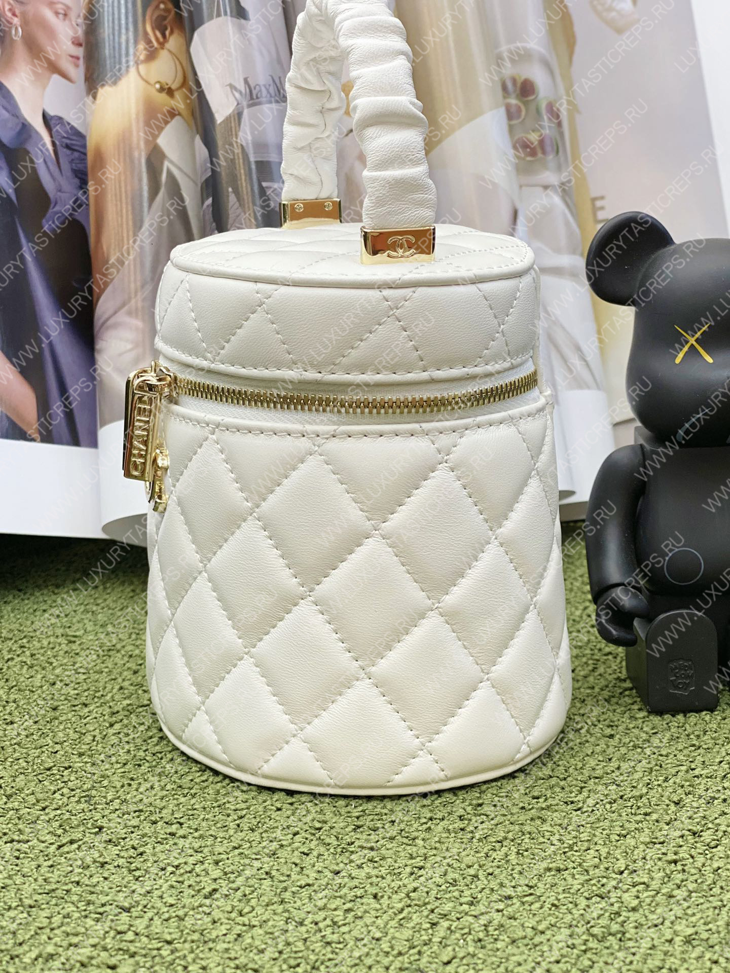 Ch*el vanity case white as3707