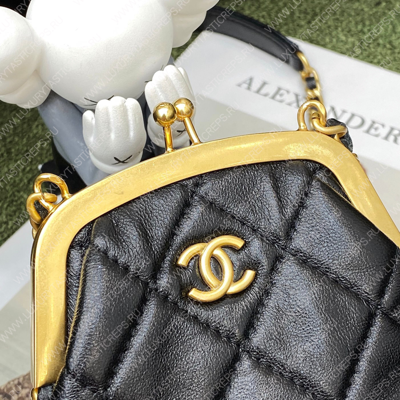 Ch*el clasp bag black as3732