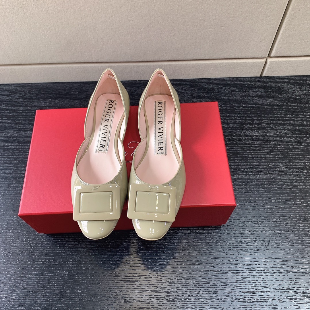 ROGER VIVIER BUCKLE BALLERINAS TAN RVW6683