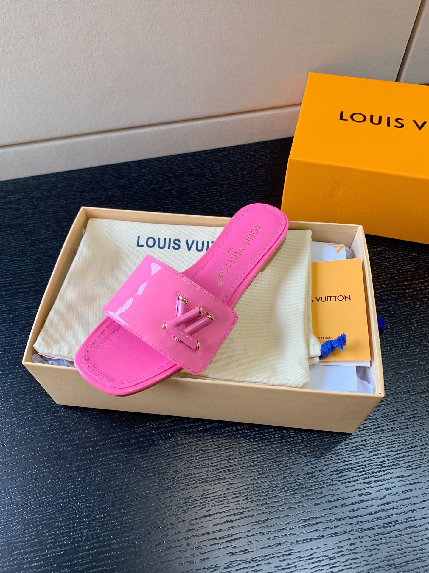 l**is V*t*n shake mule bright pink 1ab2rb