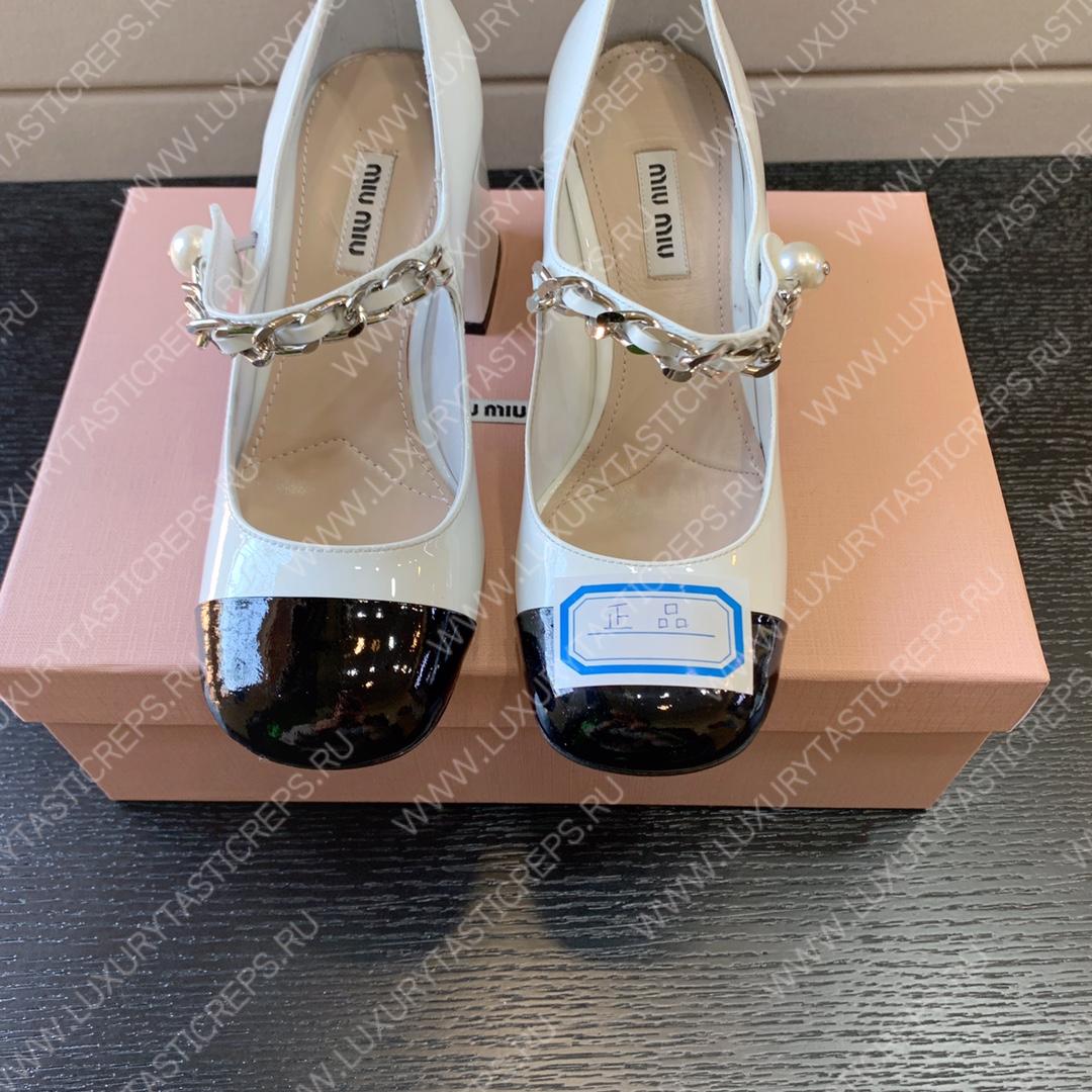MIU MIU PATENT LEATHER PUMPS WHITE AND BLACK 5I248D