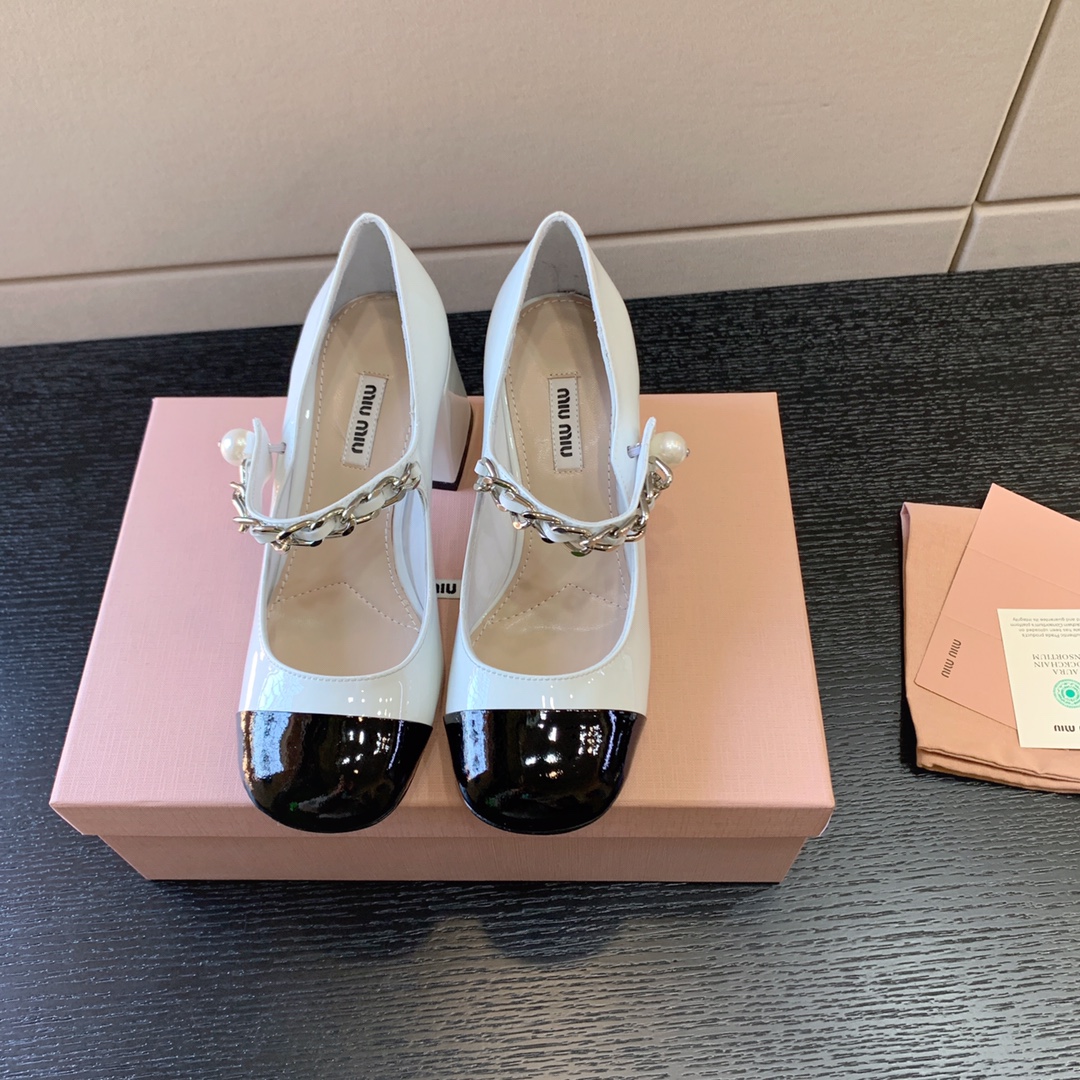MIU MIU PATENT LEATHER PUMPS WHITE AND BLACK 5I248D