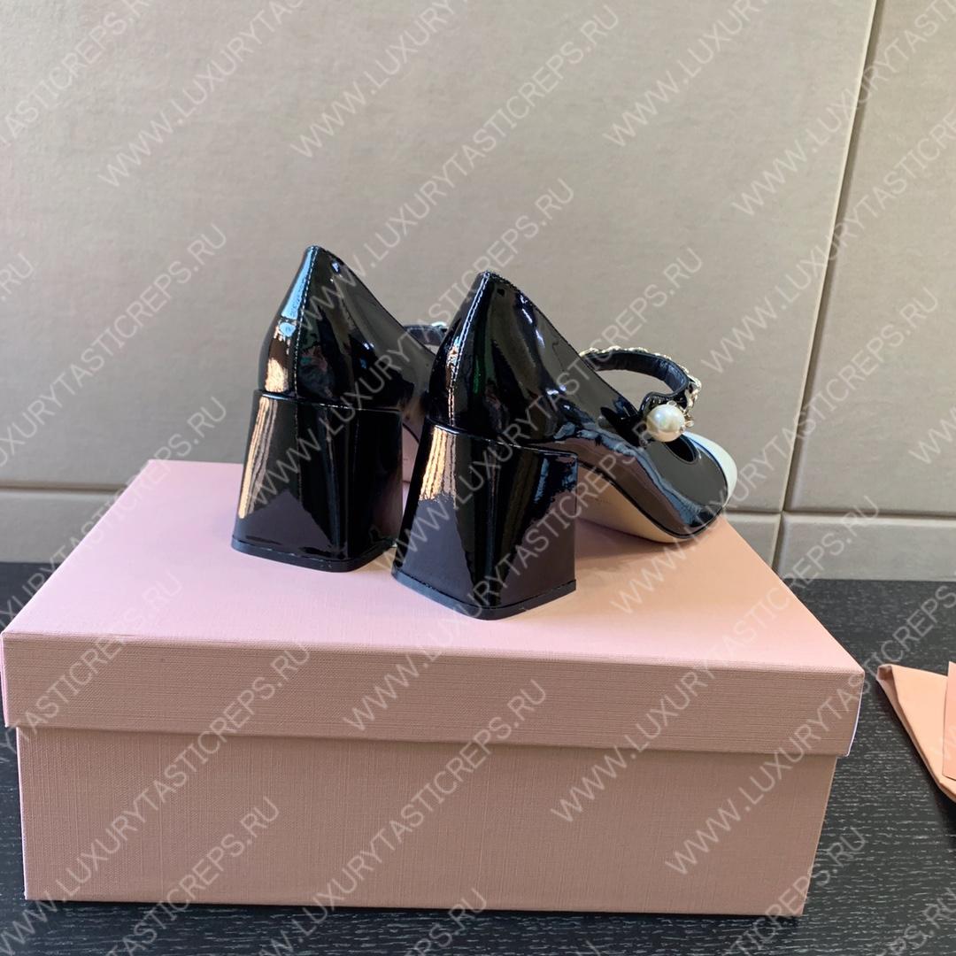 MIU MIU PATENT LEATHER PUMPS WHITE AND BLACK 5I248D