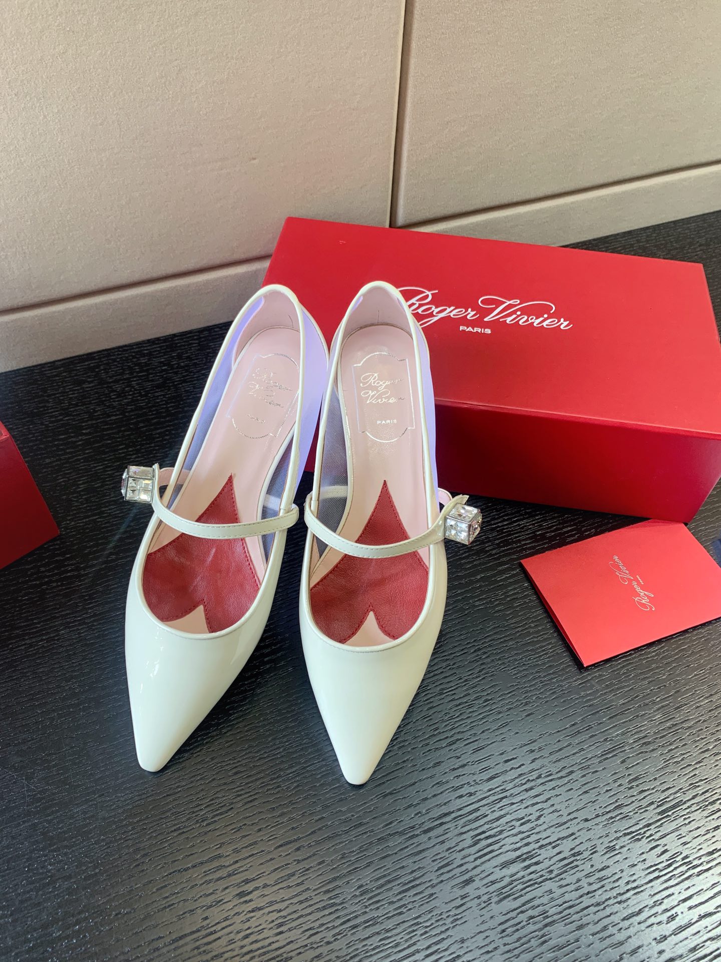 ROGER VIVIER PUMPS LEATHER WHITE RVW53824