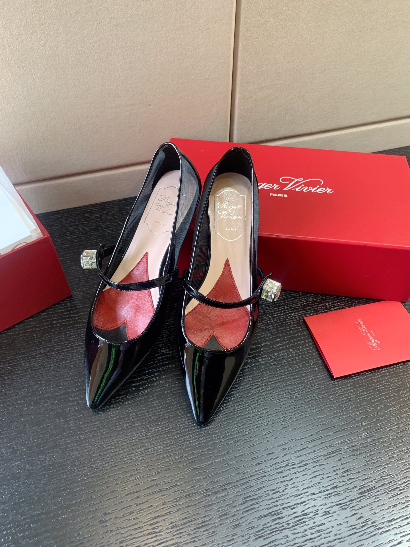 ROGER VIVIER PUMPS LEATHER BLACK RVW53824