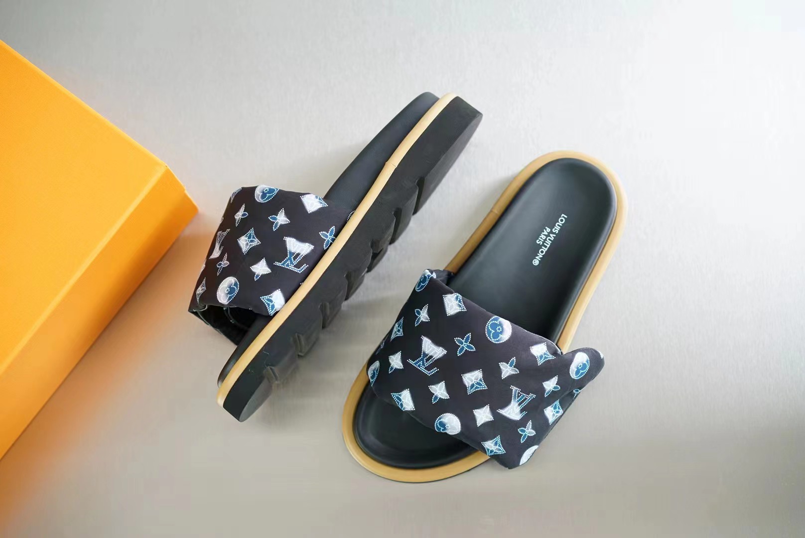 l**is V*t*n pool pillow flat comfort mule black/multicolor 1aabkl