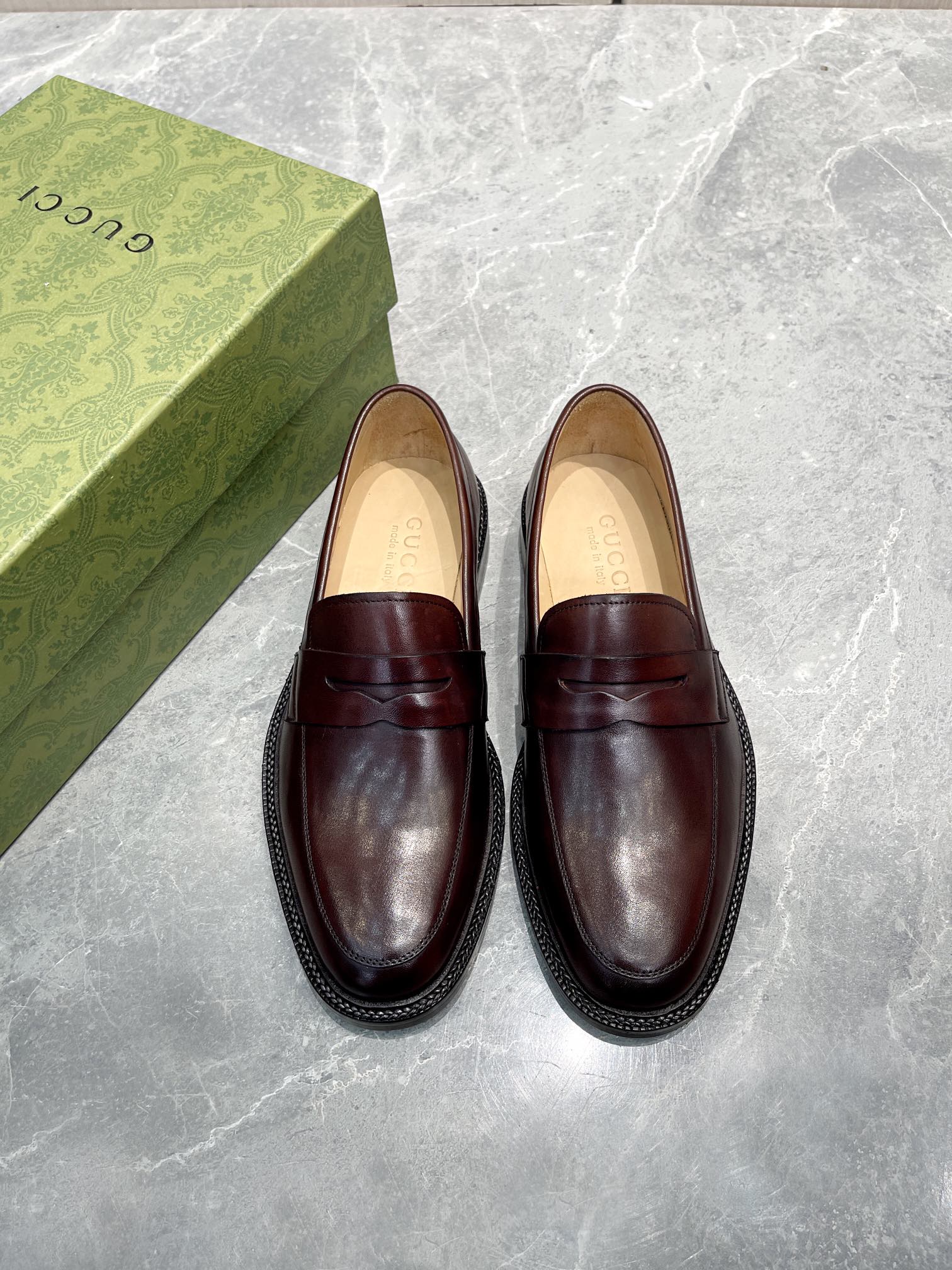 G*u*i men’s loafers burgundy 712351