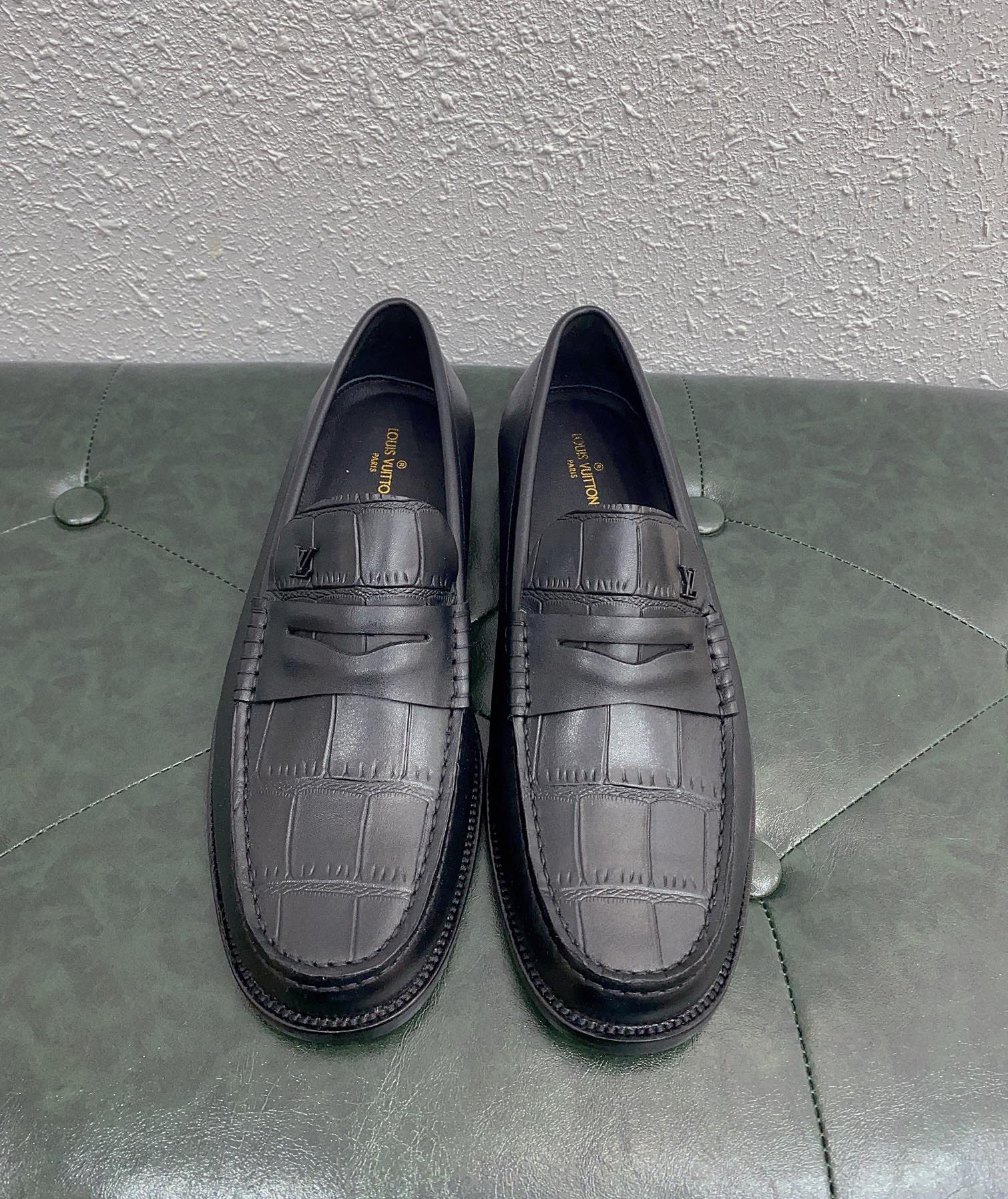 l**is V*t*n l**is loafer black 1aaso6