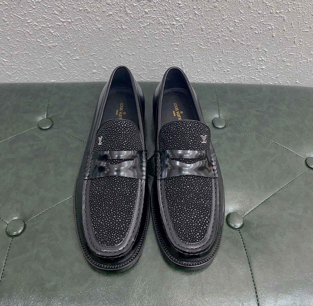 l**is V*t*n l**is loafer black 1aasp6