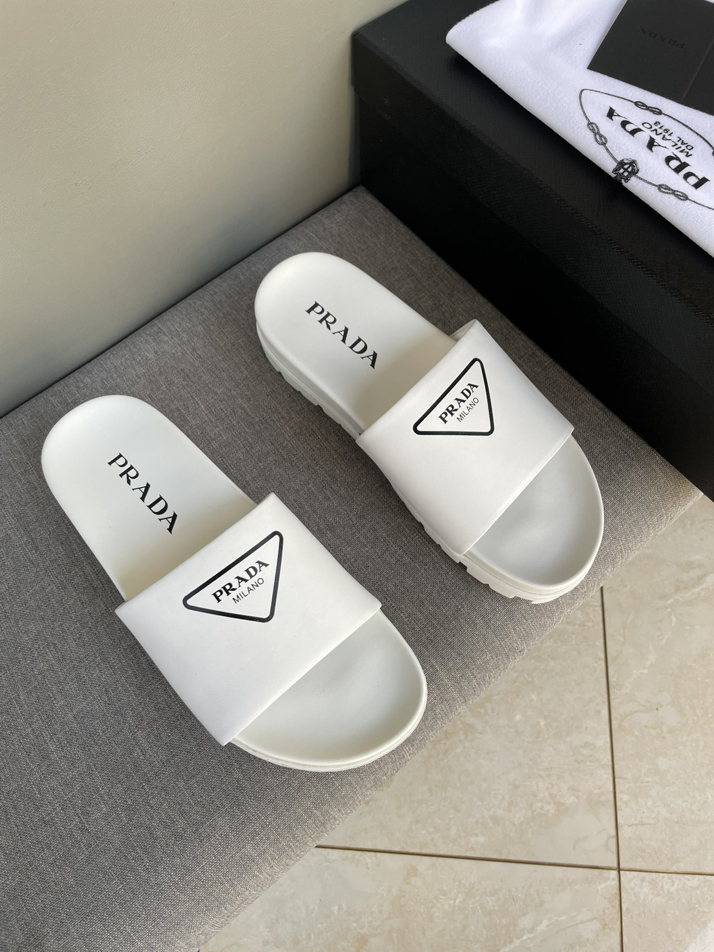 Pra*a rubber slides white 2x3085_3lkv_f0002