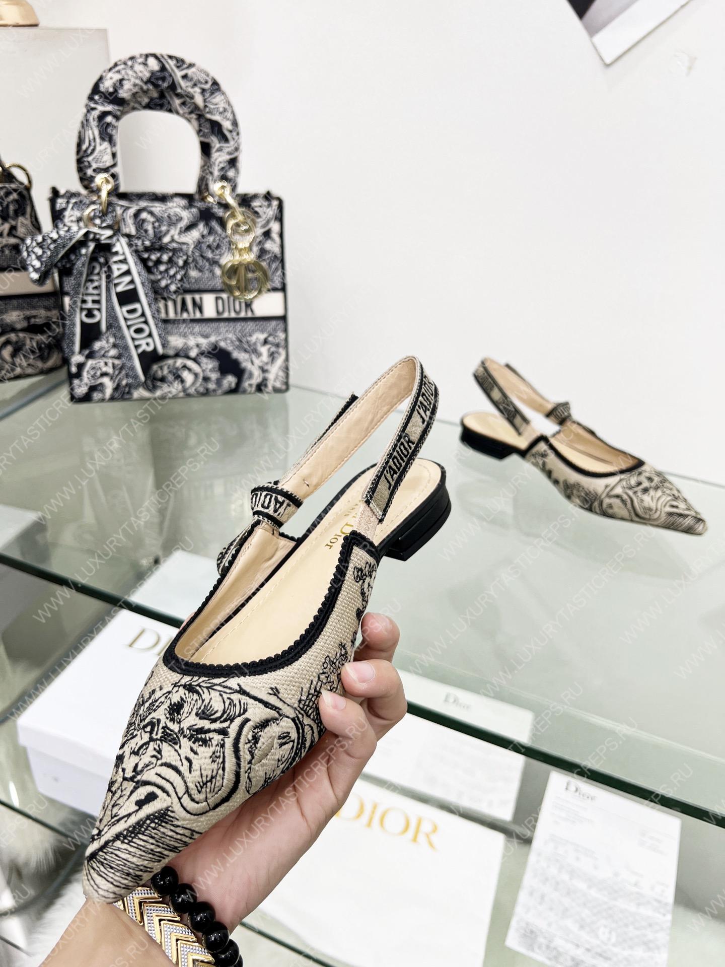 D*or j’aD*or slingback pump black and beige kcp761grb