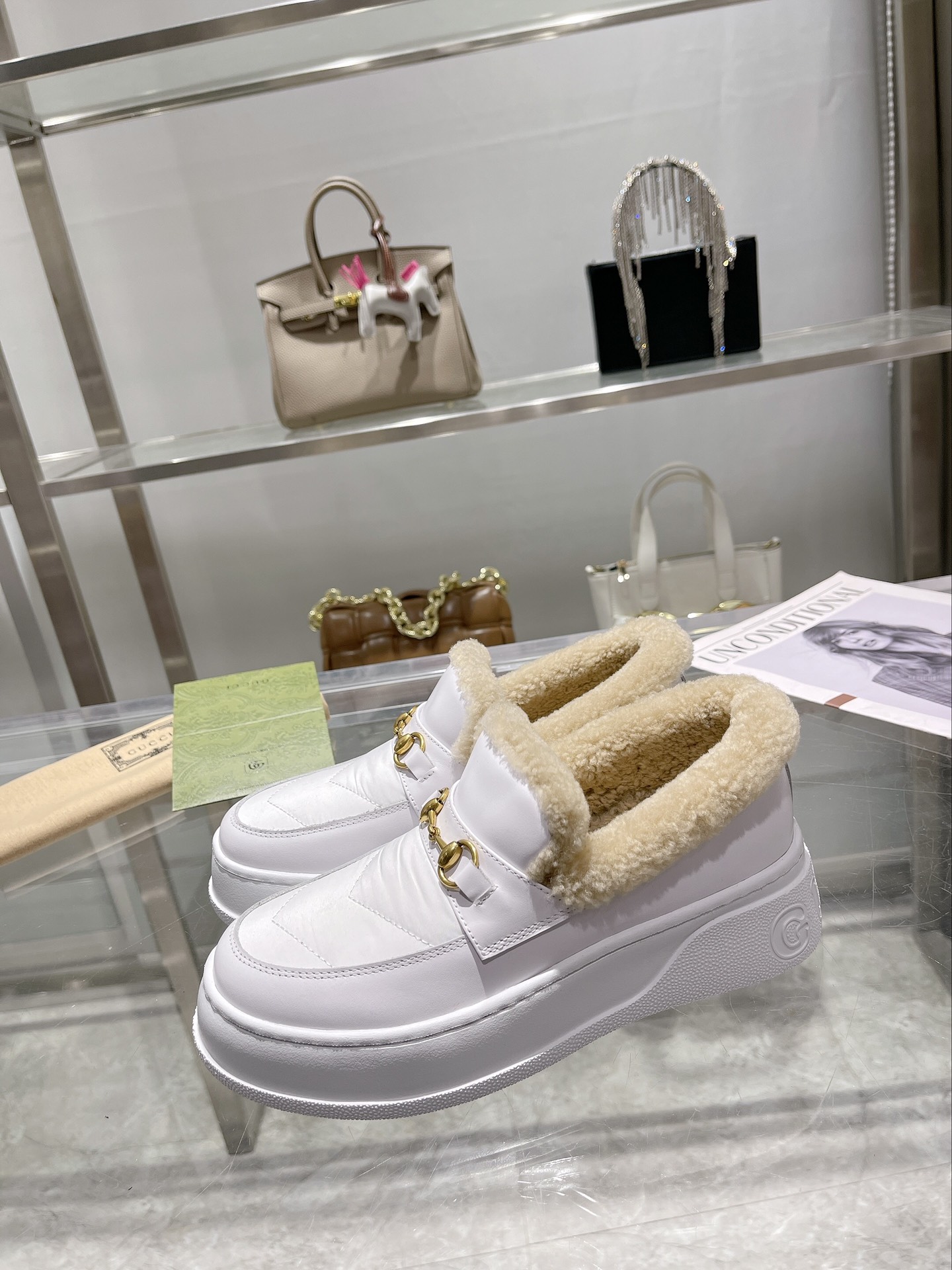 G*u*i horsebit ankle boot white 550036