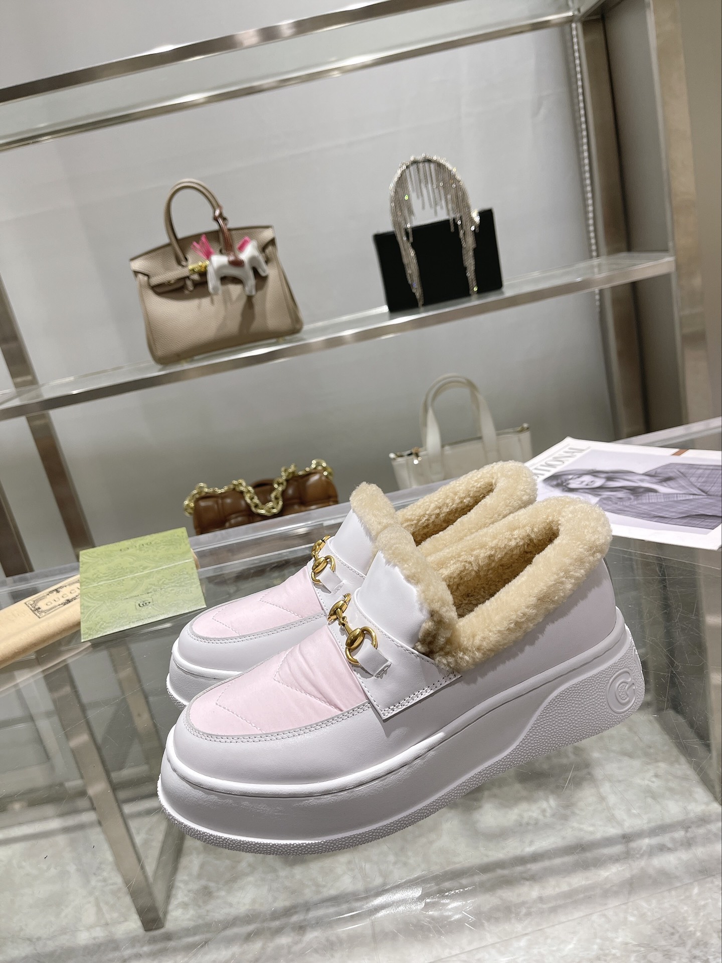 G*u*i horsebit ankle boot white and pink 550036