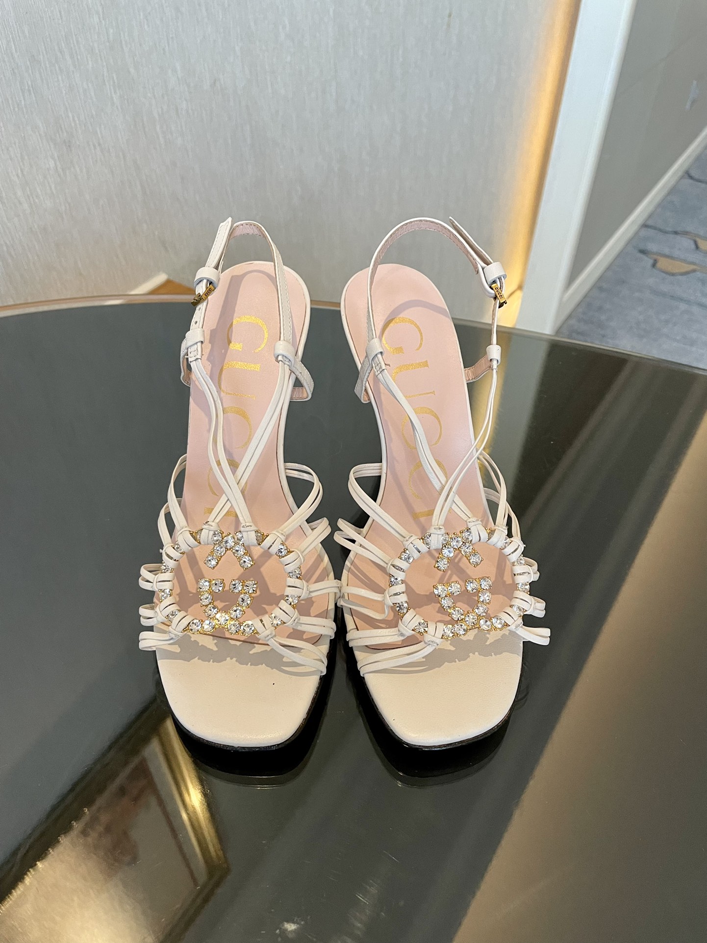 G*u*i womens’s sandal with interlocking g beige 694863