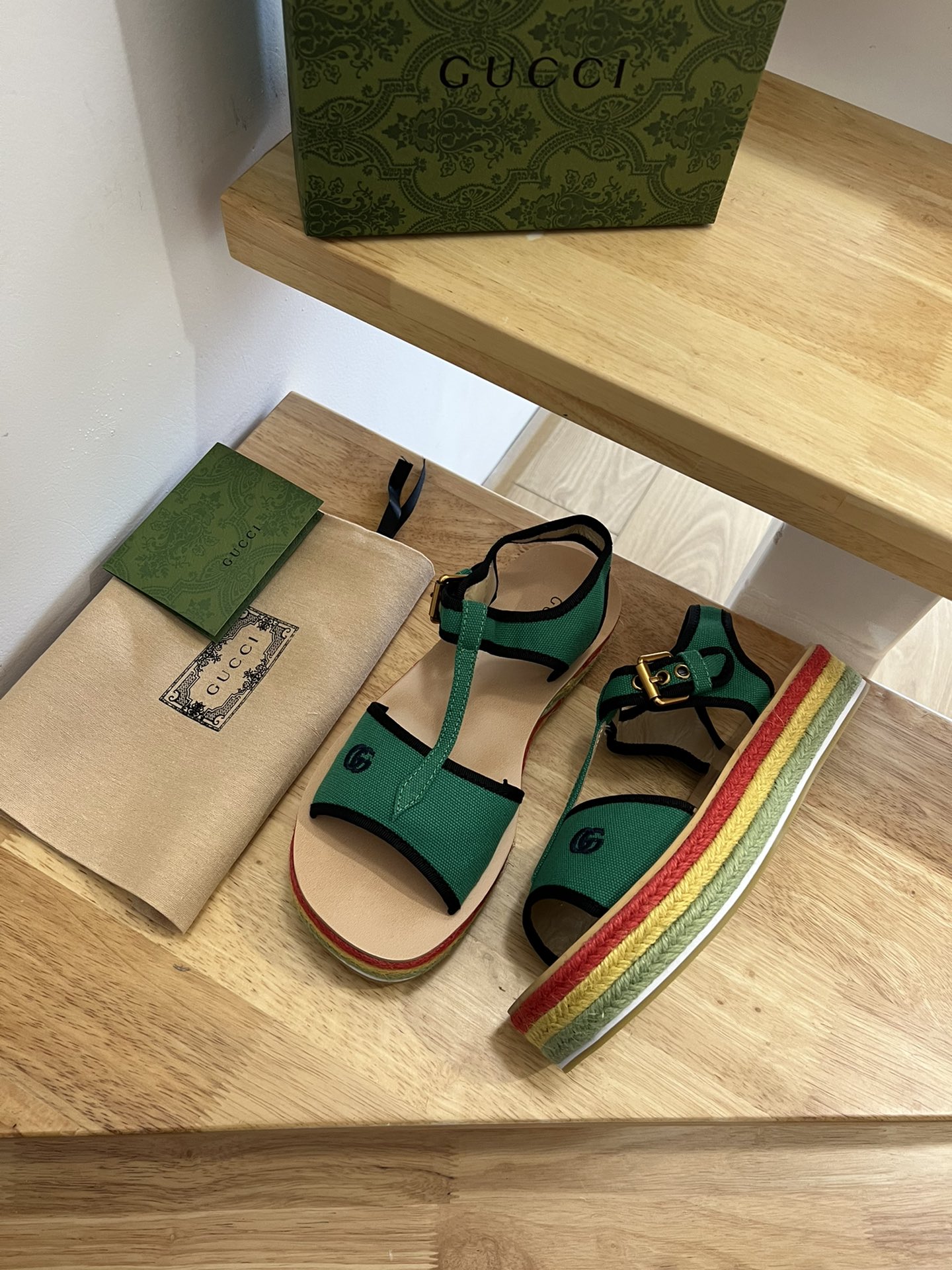 G*u*i women’s platform sandals green 678040