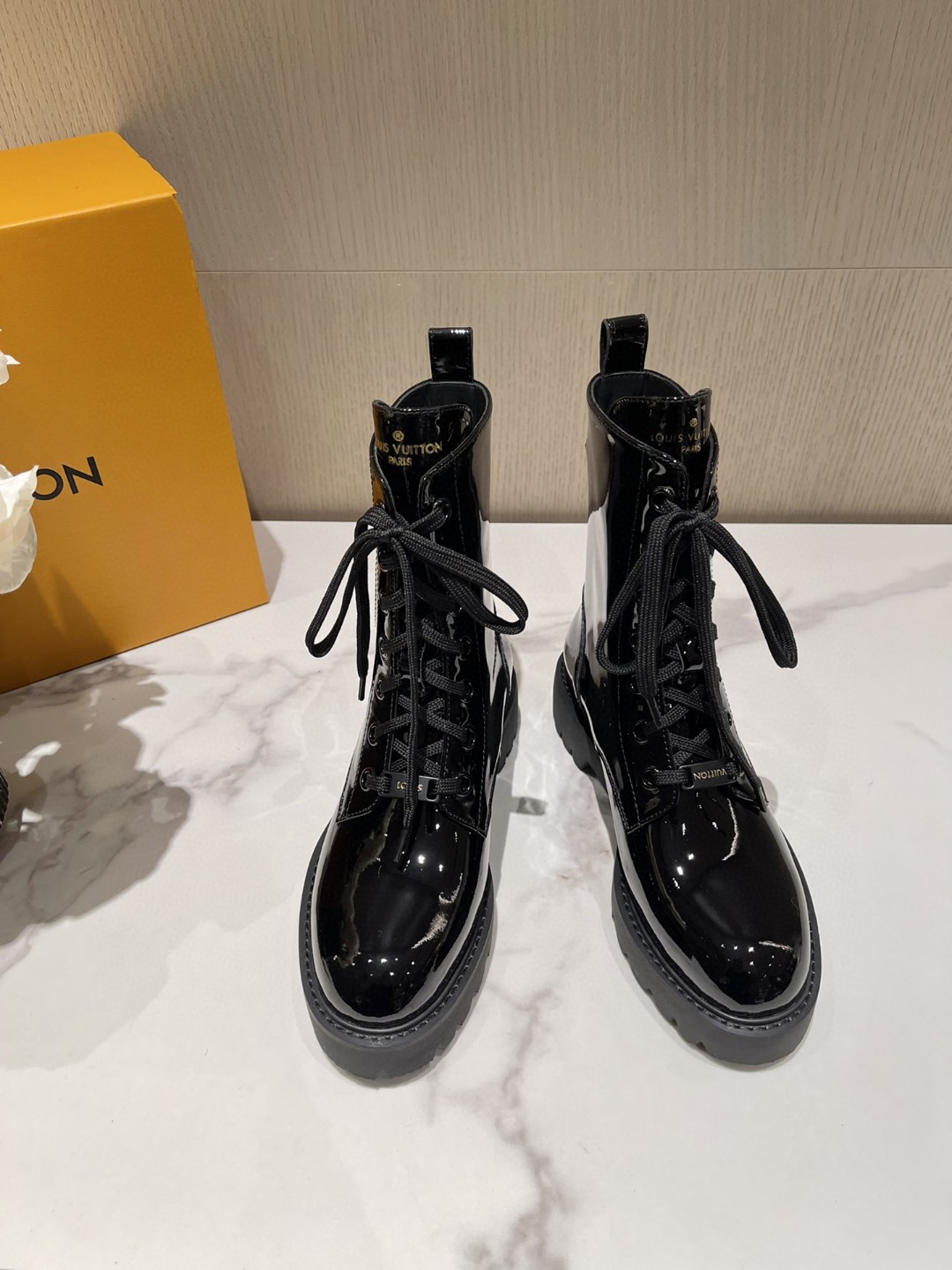 l**is V*t*n territory flat ranger black 1aabc8